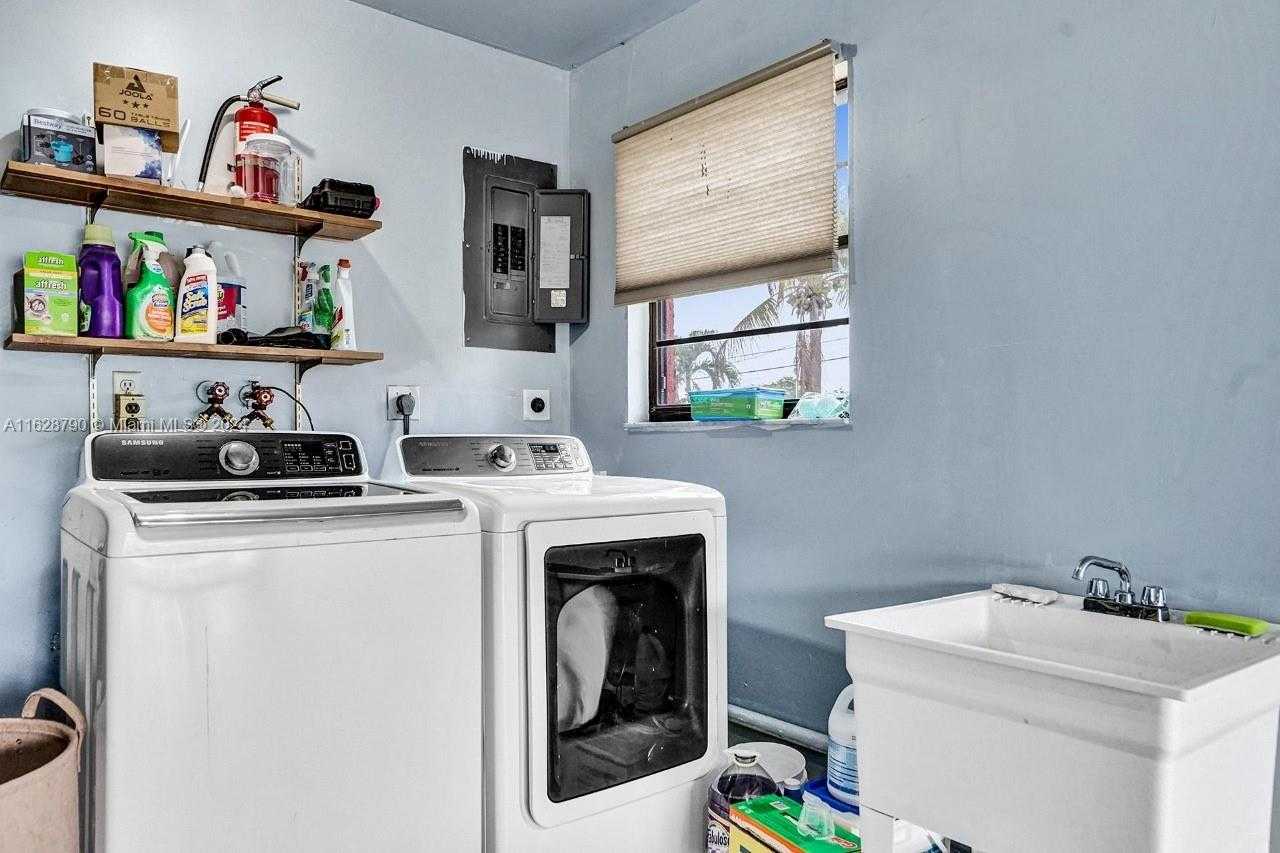 Small Image of 208 SOUTH WEST 2ND AVE, Hallandale Beach Number 14