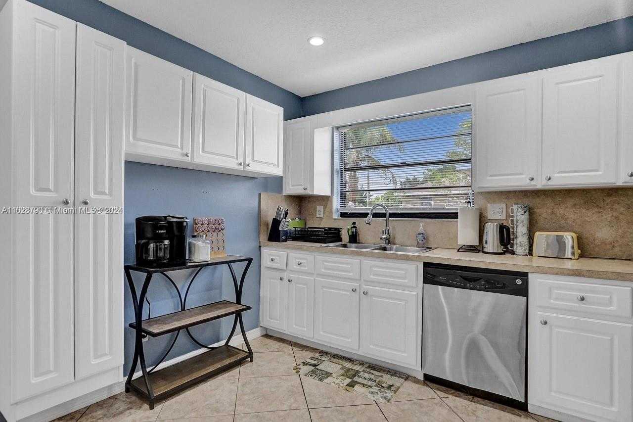 Small Image of 208 SOUTH WEST 2ND AVE, Hallandale Beach Number 16