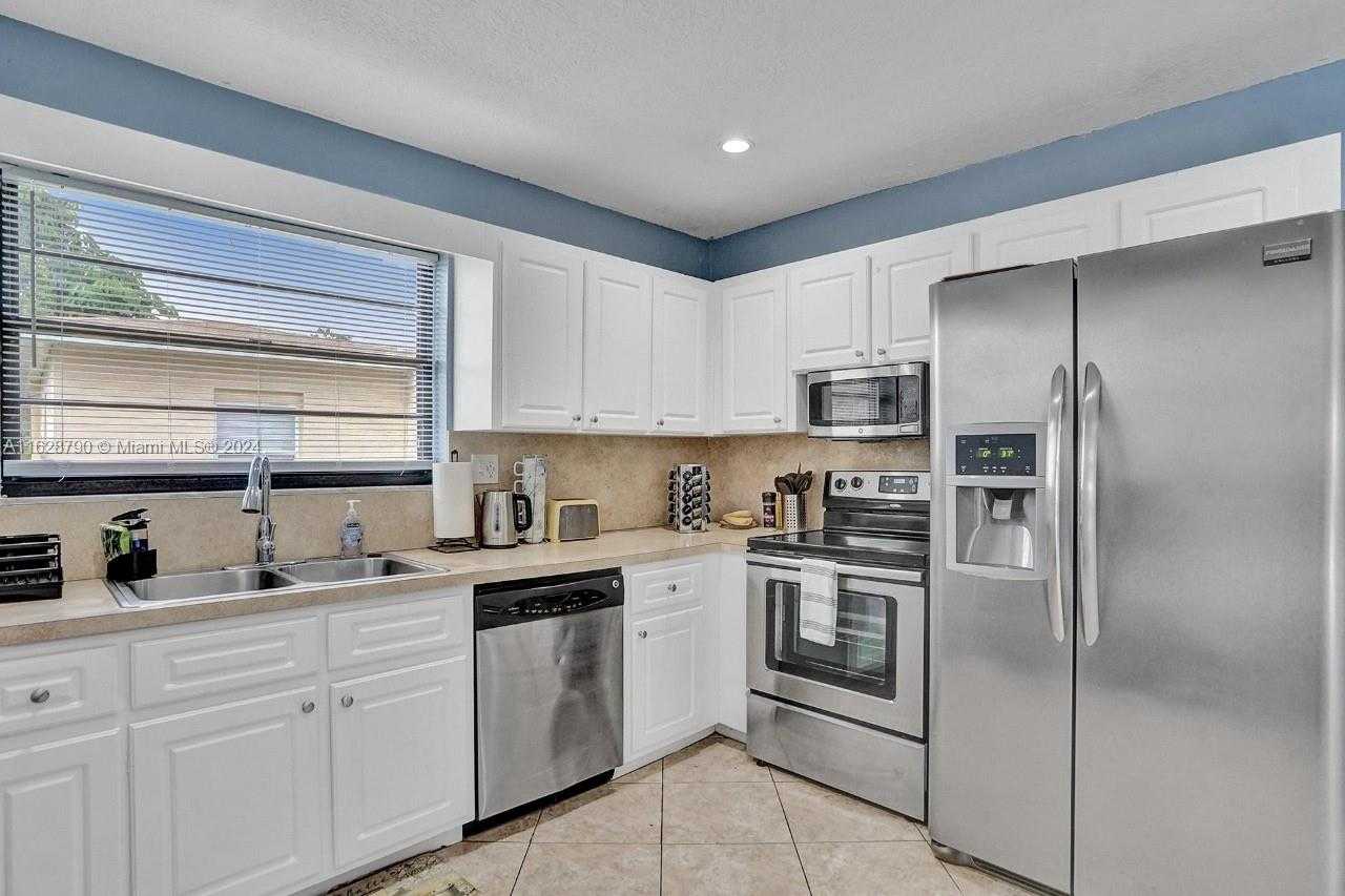 Small Image of 208 SOUTH WEST 2ND AVE, Hallandale Beach Number 24