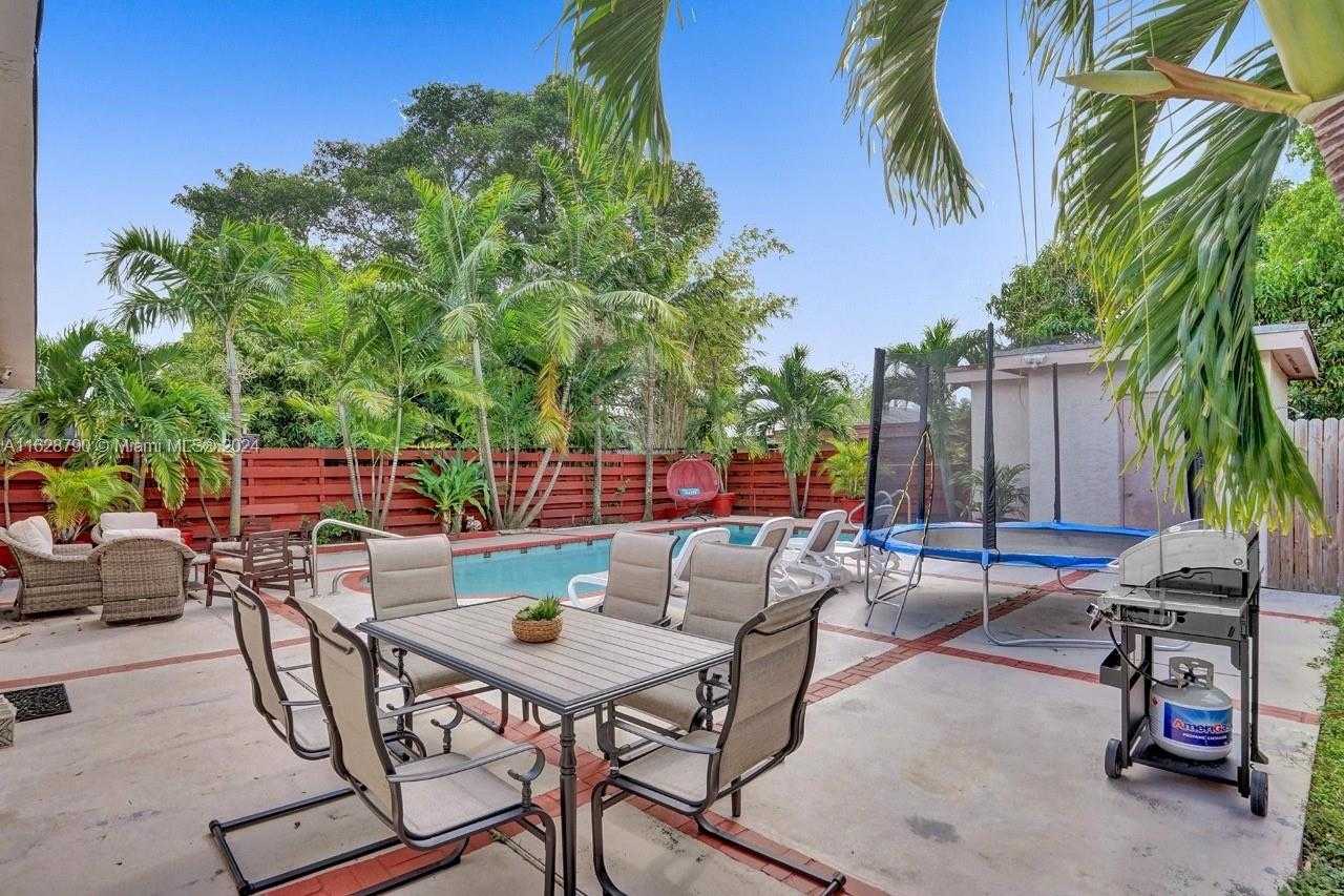 Small Image of 208 SOUTH WEST 2ND AVE, Hallandale Beach Number 28