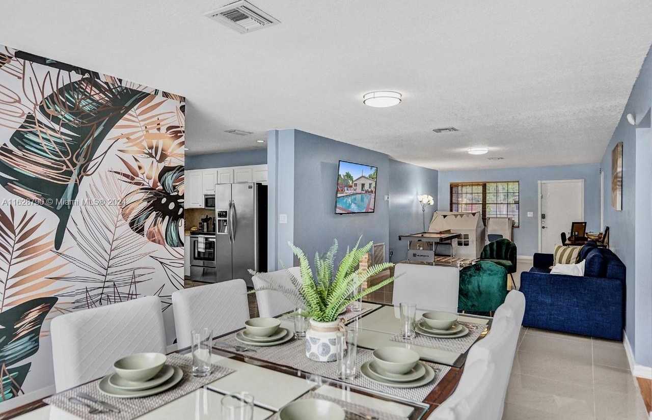 Small Image of 208 SOUTH WEST 2ND AVE, Hallandale Beach Number 7