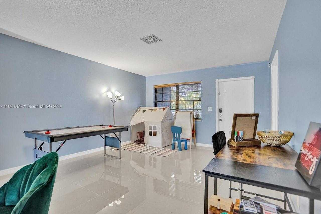 Small Image of 208 SOUTH WEST 2ND AVE, Hallandale Beach Number 8