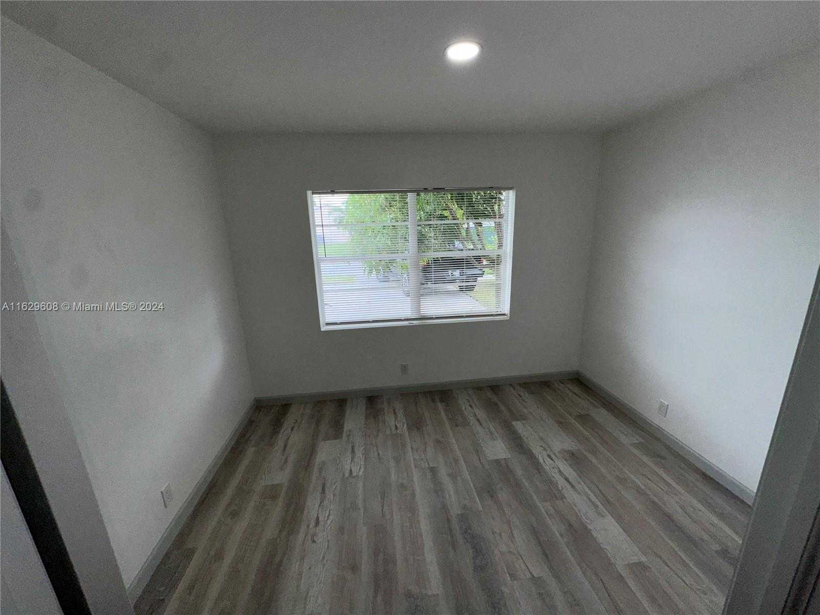 Imagen de Pequeño Objeto