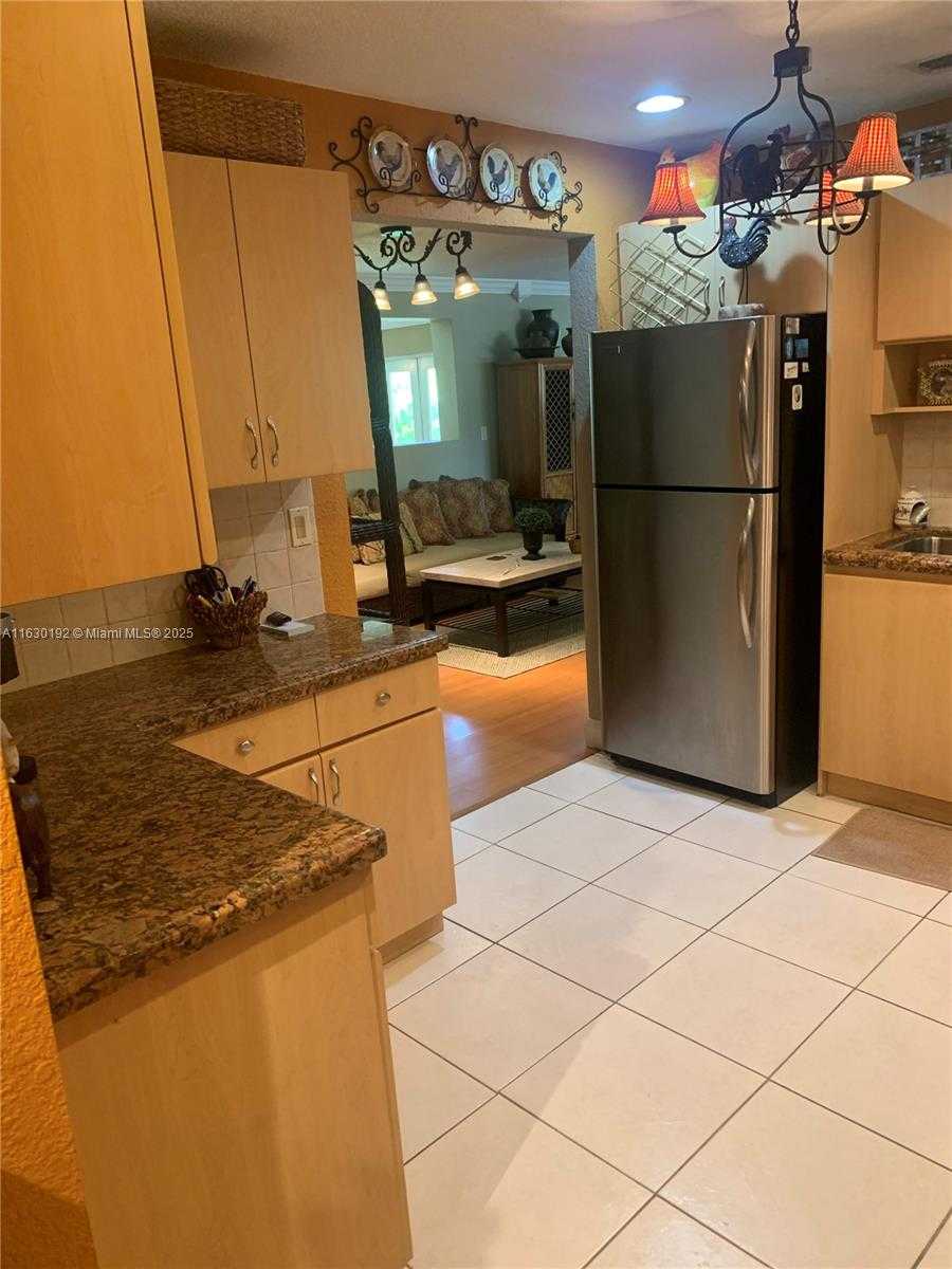 Small Image of 825 EL RADO ST, Coral Gables Number 11