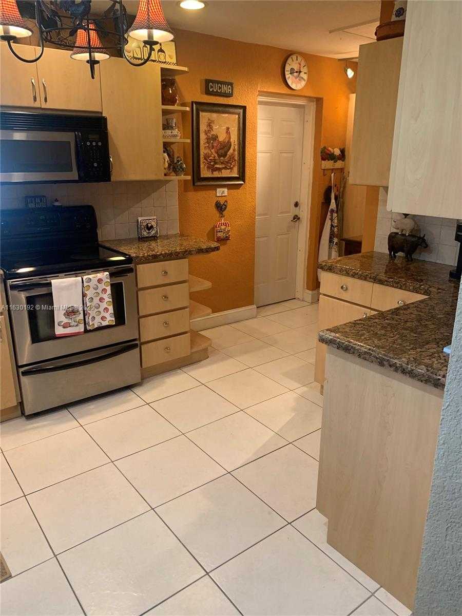Small Image of 825 EL RADO ST, Coral Gables Number 14