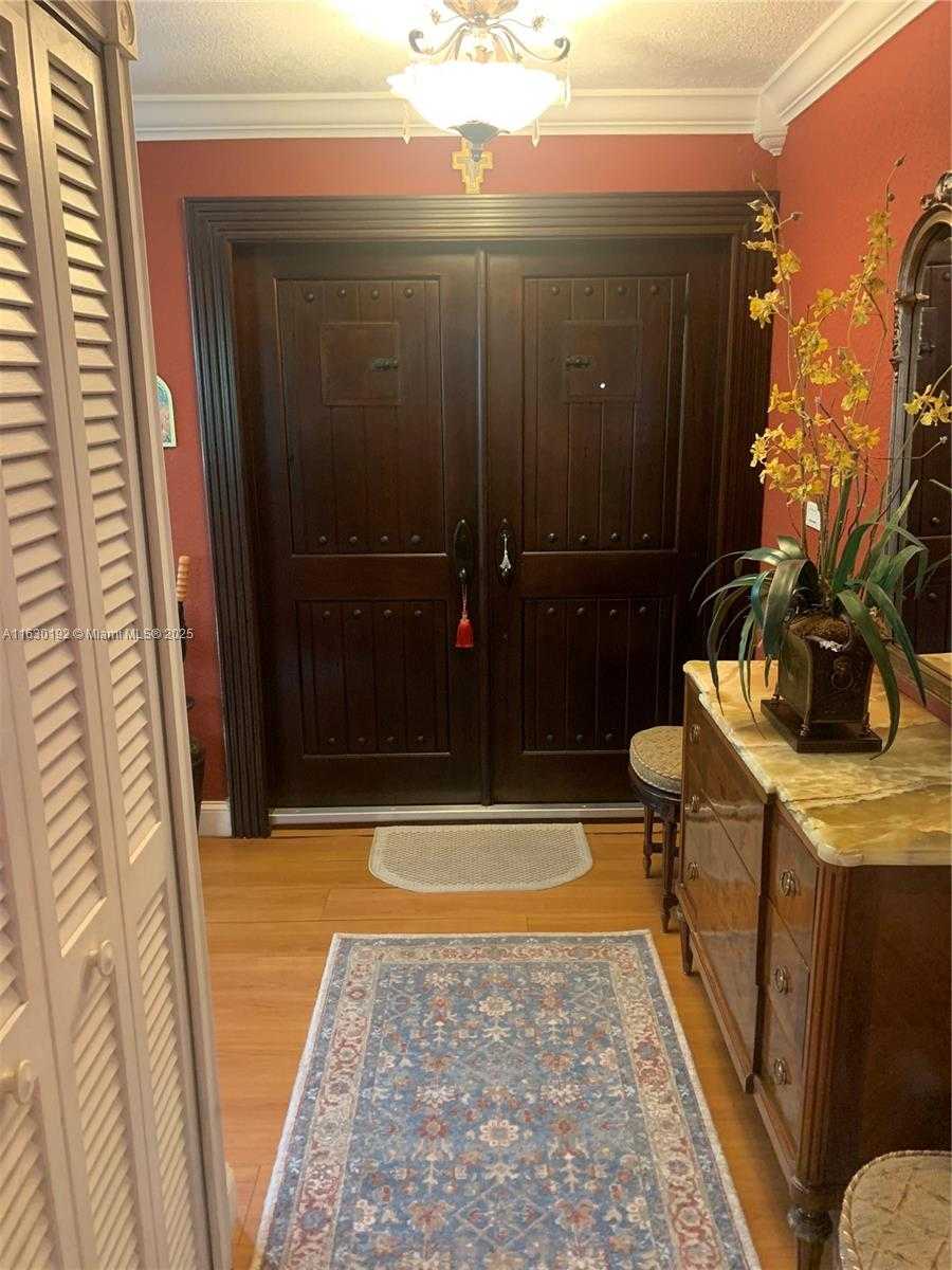 Small Image of 825 EL RADO ST, Coral Gables Number 4