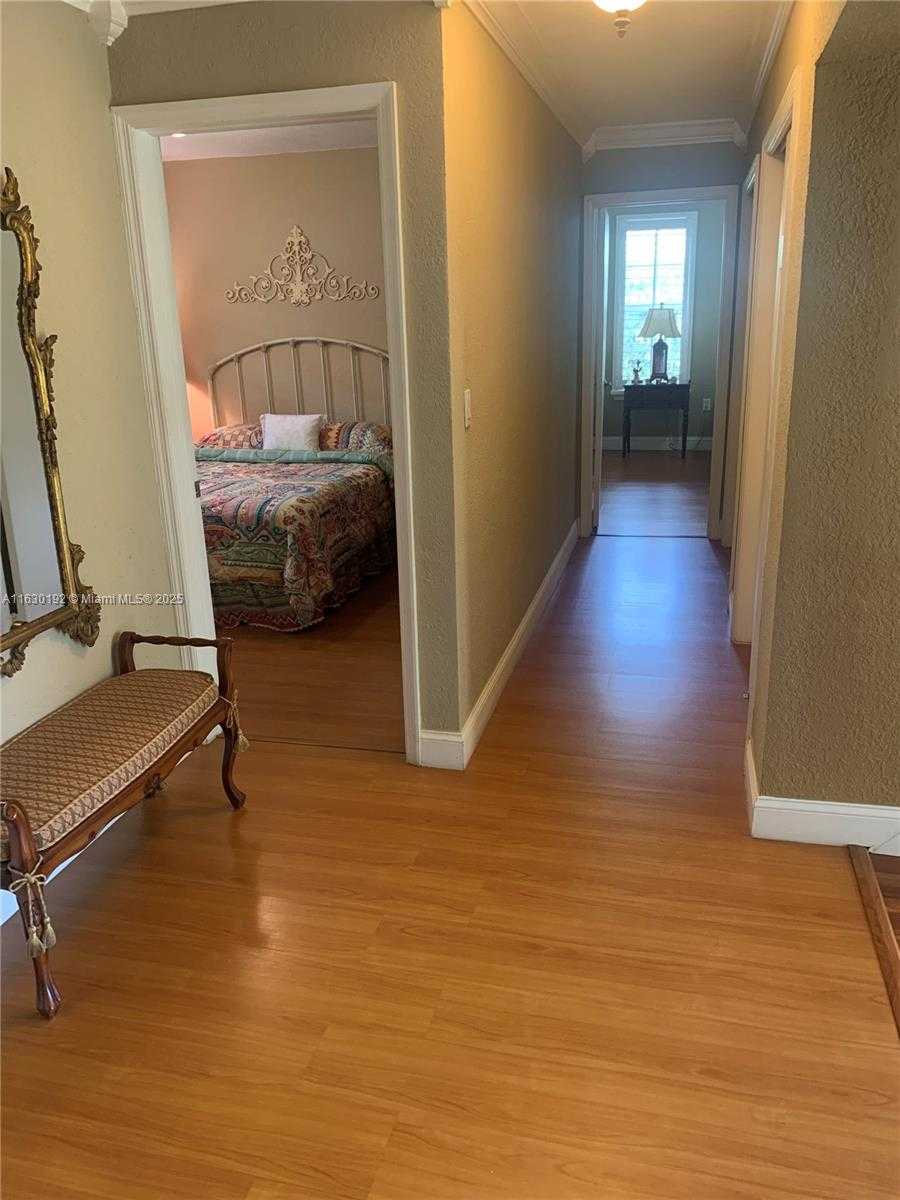 Small Image of 825 EL RADO ST, Coral Gables Number 5