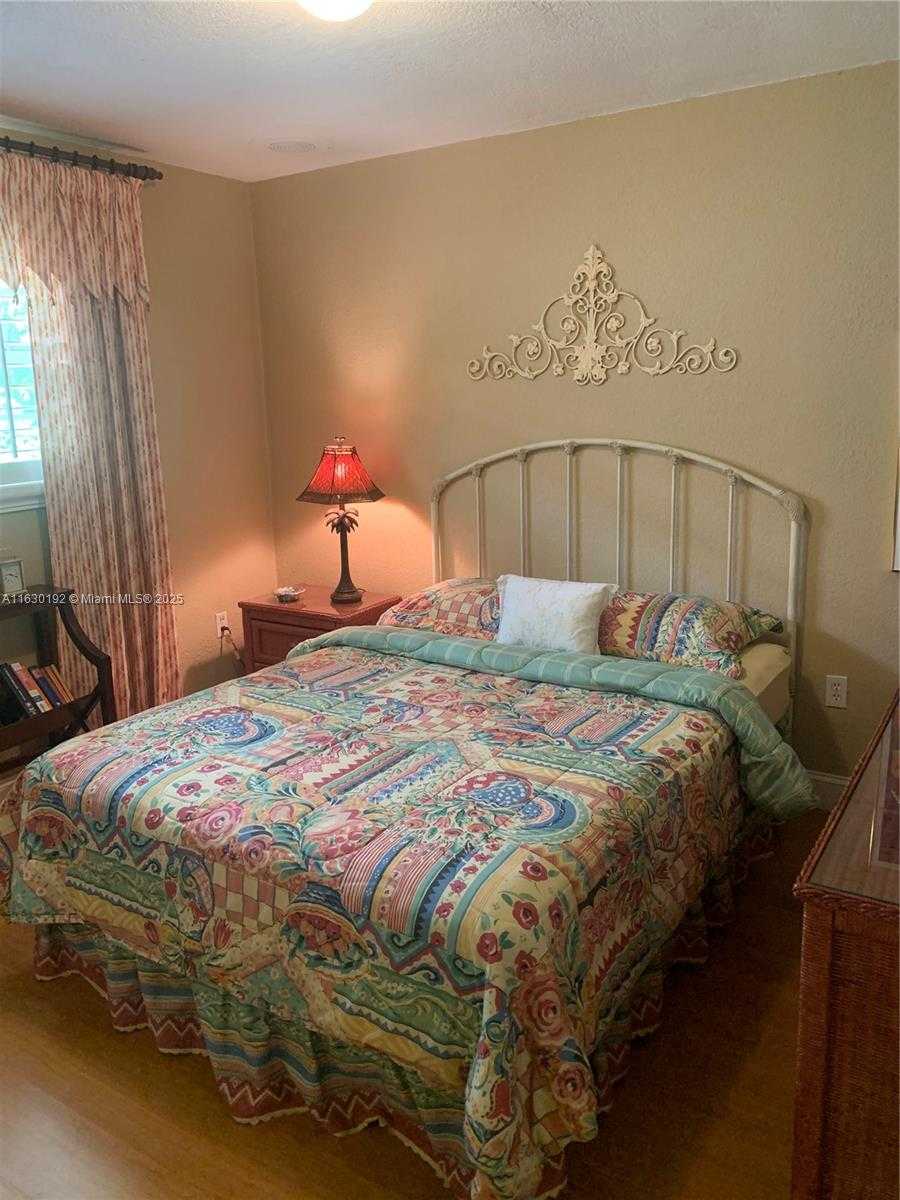 Small Image of 825 EL RADO ST, Coral Gables Number 6