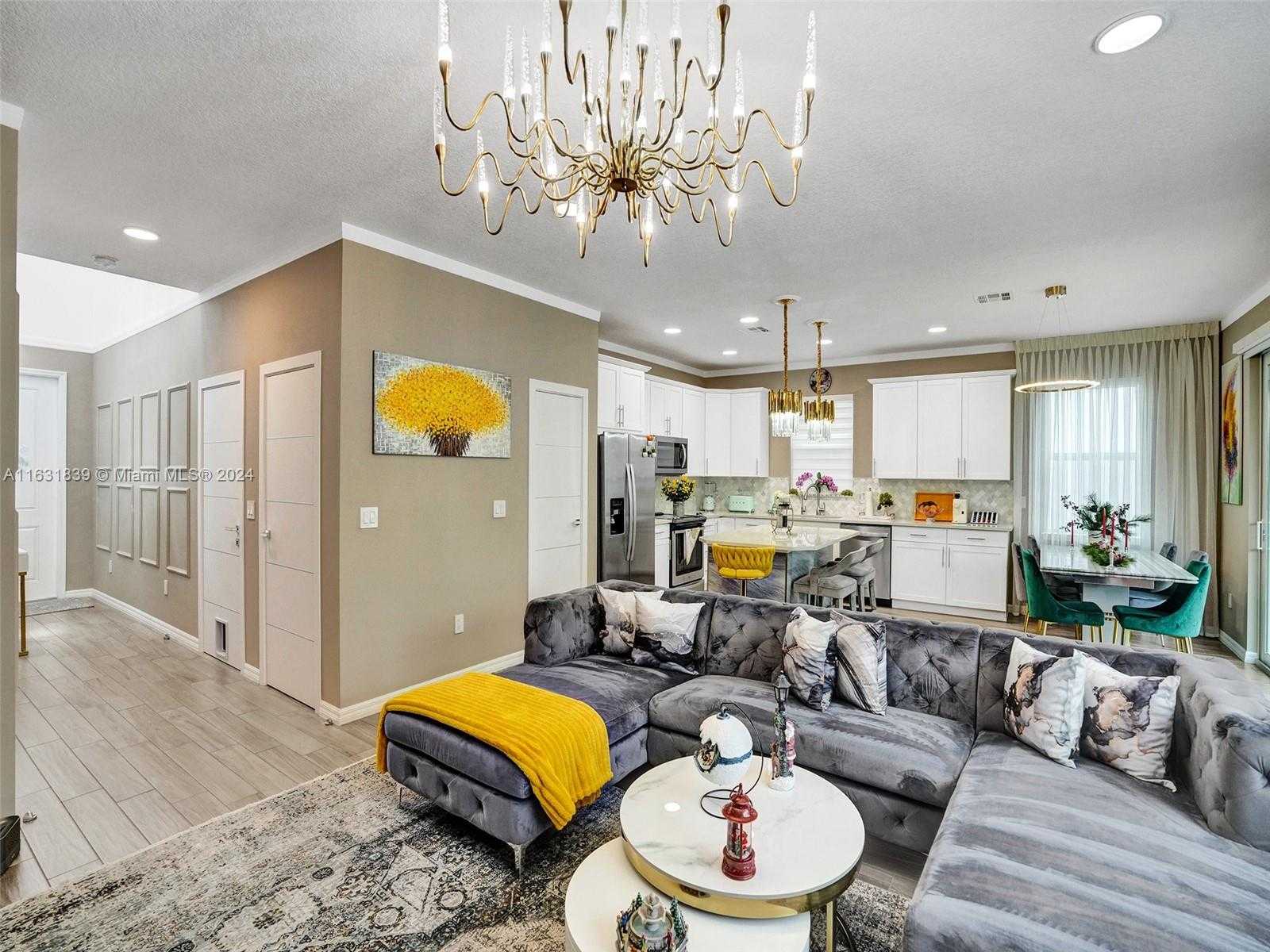 Small Image of 4414 FICUS ST, Hollywood Number 2