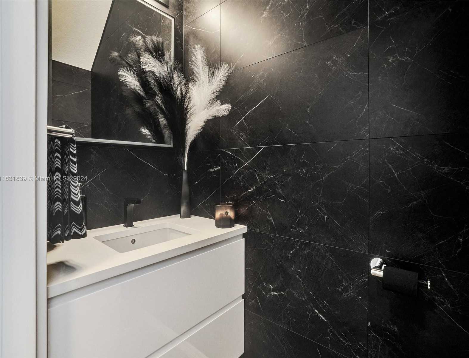 Small Image of 4414 FICUS ST, Hollywood Number 33