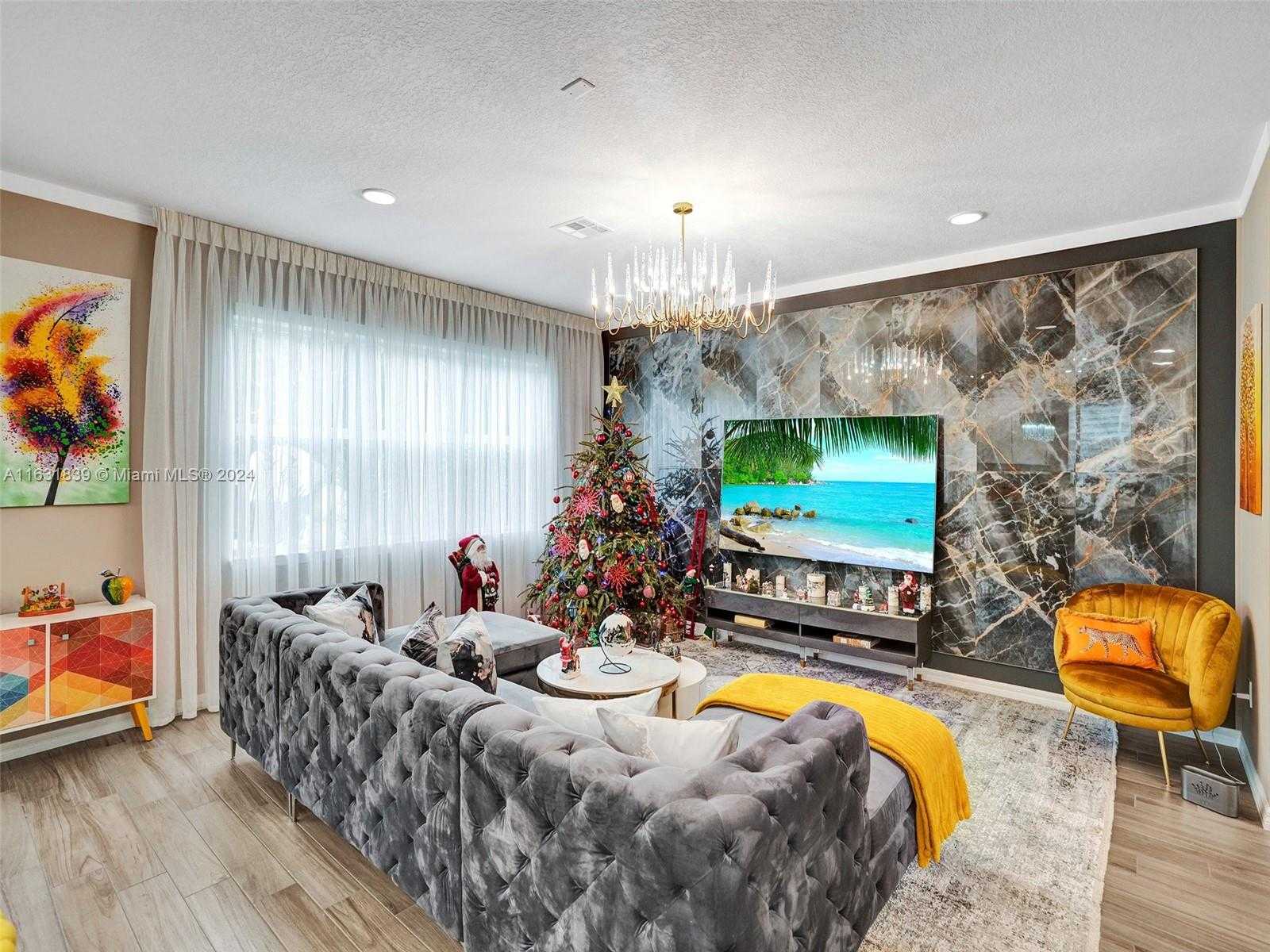 Small Image of 4414 FICUS ST, Hollywood Number 4