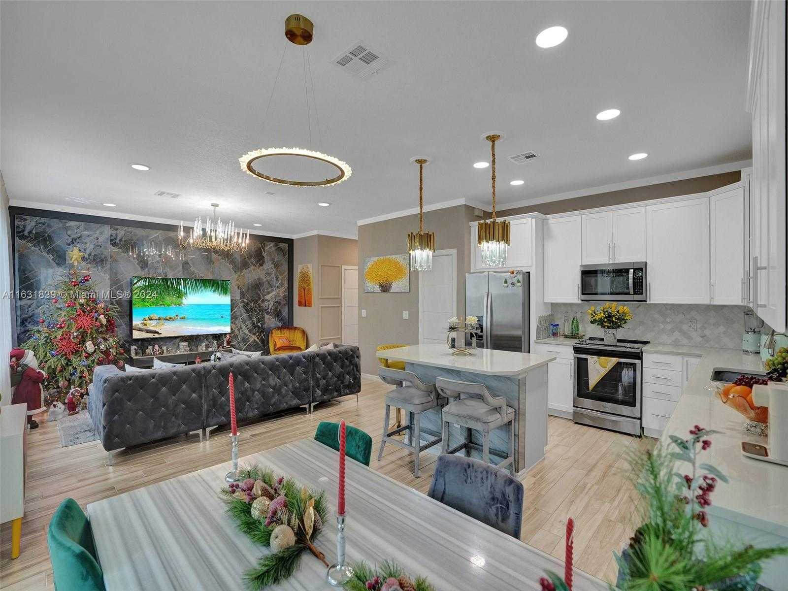 Small Image of 4414 FICUS ST, Hollywood Number 5