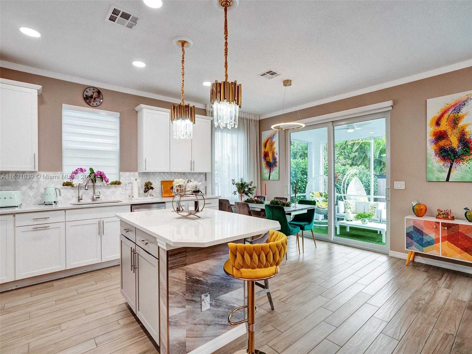 Small Image of 4414 FICUS ST, Hollywood Number 6