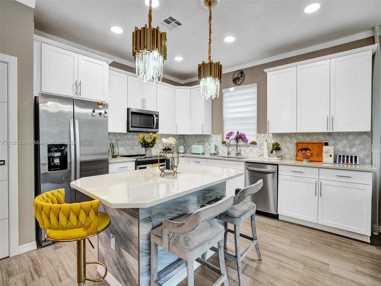 Small Image of 4414 FICUS ST, Hollywood Number 8