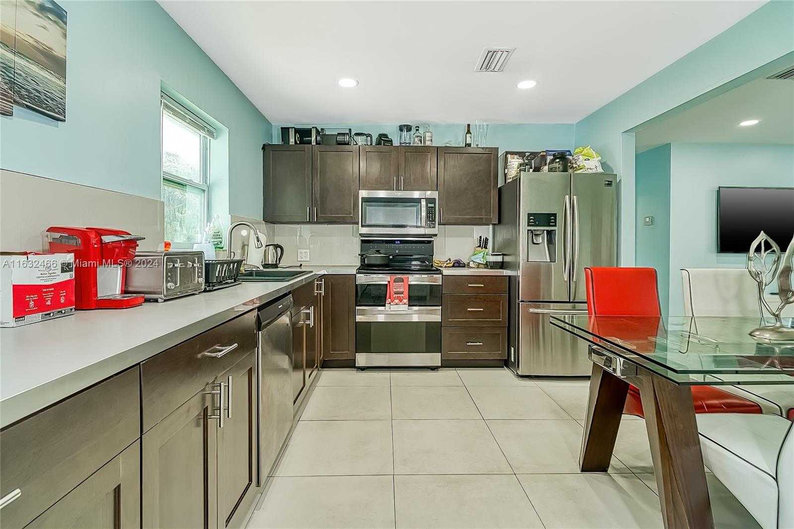 Small Image of 216 SOUTH WEST 6TH ST, Hallandale Beach Number 2
