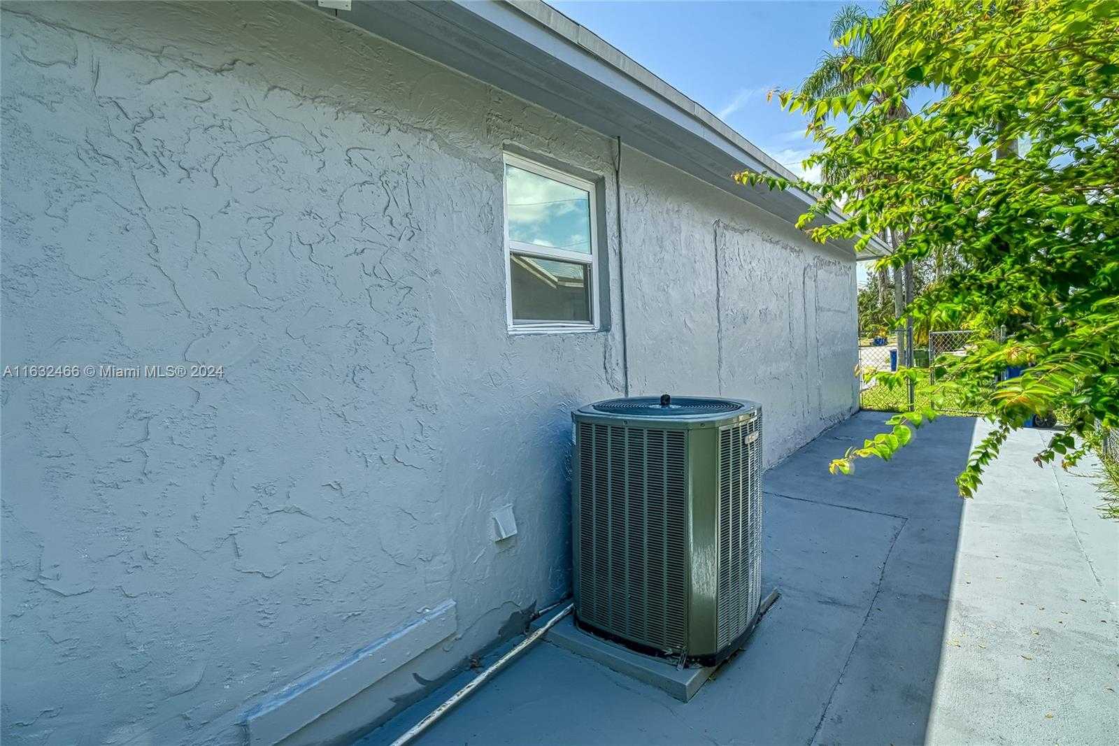 Small Image of 216 SOUTH WEST 6TH ST, Hallandale Beach Number 49