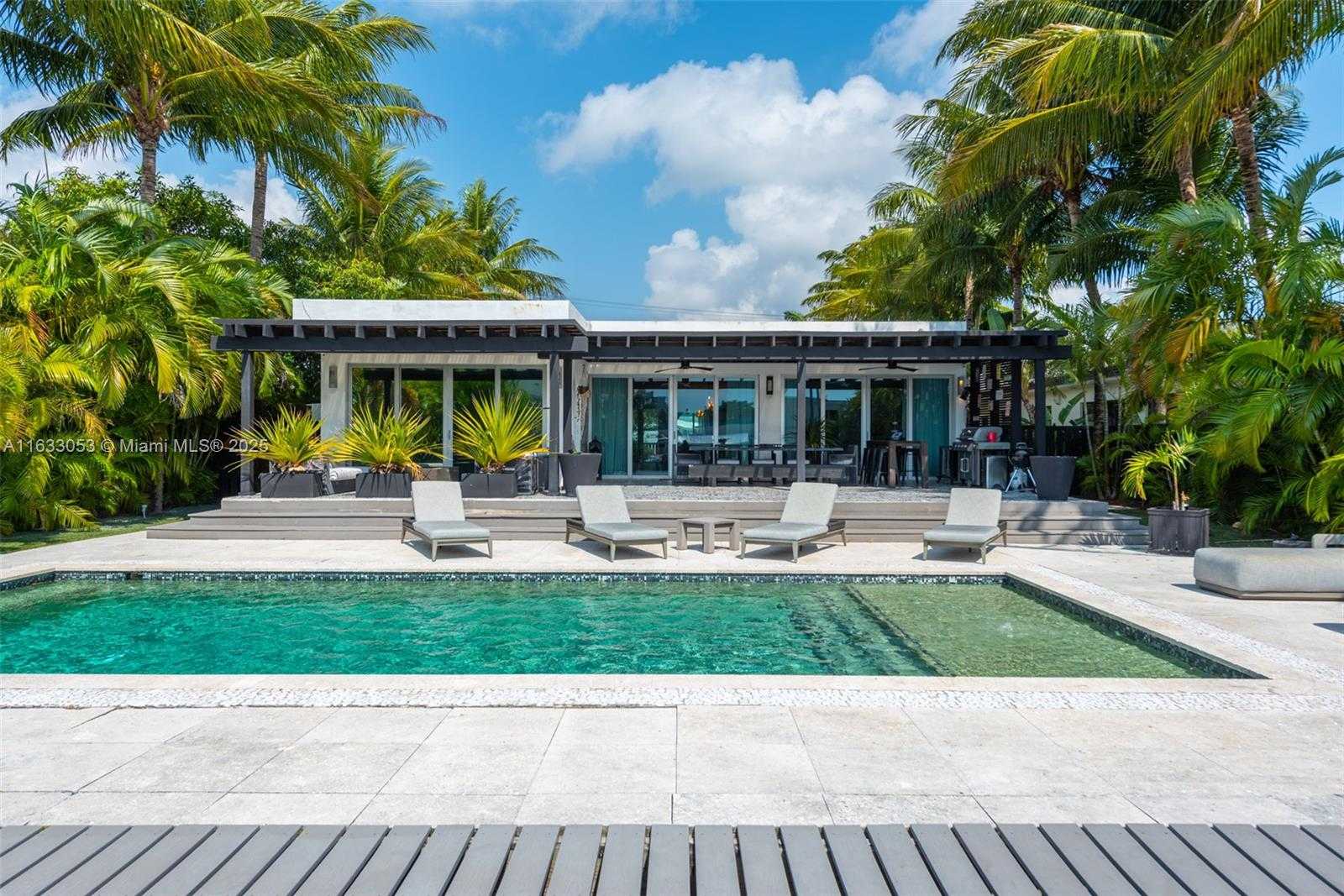 Small Image of 970 SOUTH SHORE DR, Miami Beach Number 2