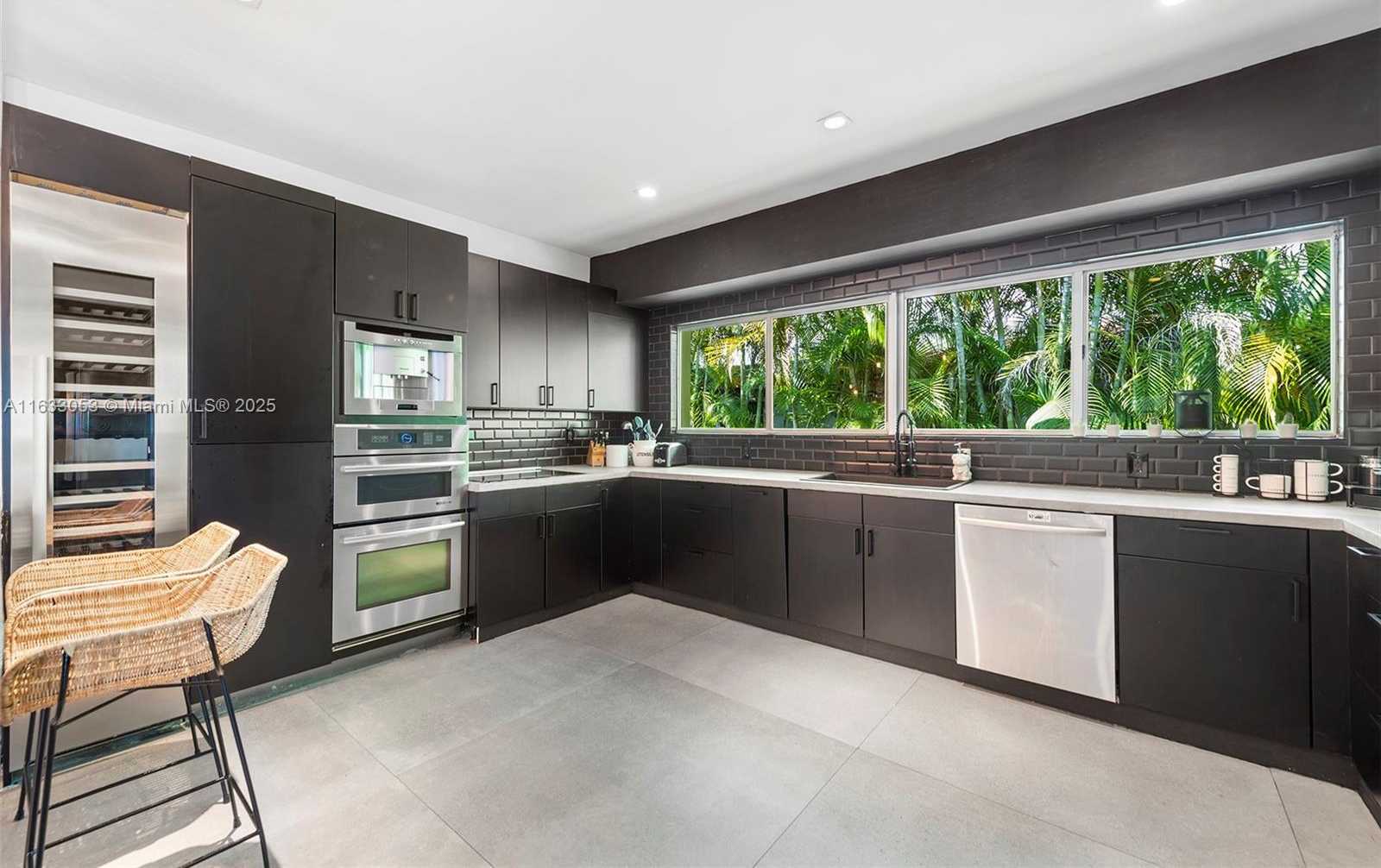 Small Image of 970 SOUTH SHORE DR, Miami Beach Number 21