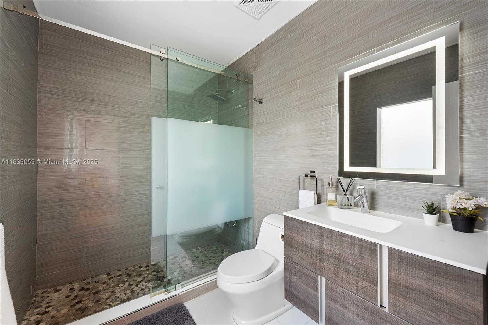 Small Image of 970 SOUTH SHORE DR, Miami Beach Number 28