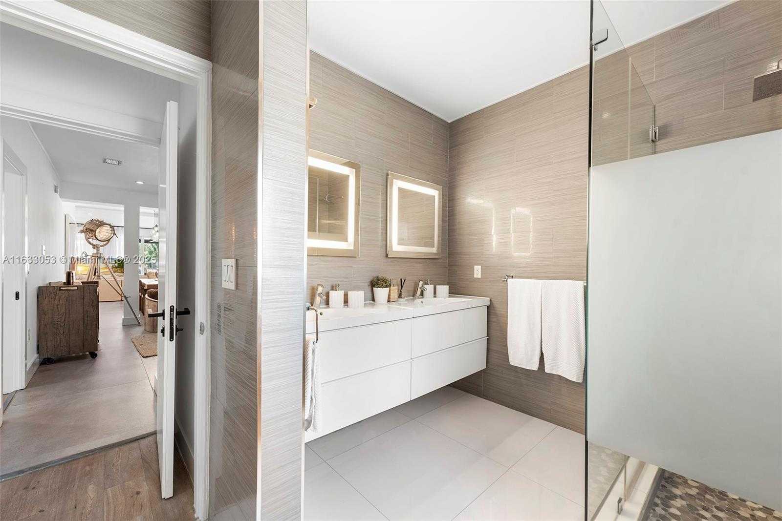 Small Image of 970 SOUTH SHORE DR, Miami Beach Number 30