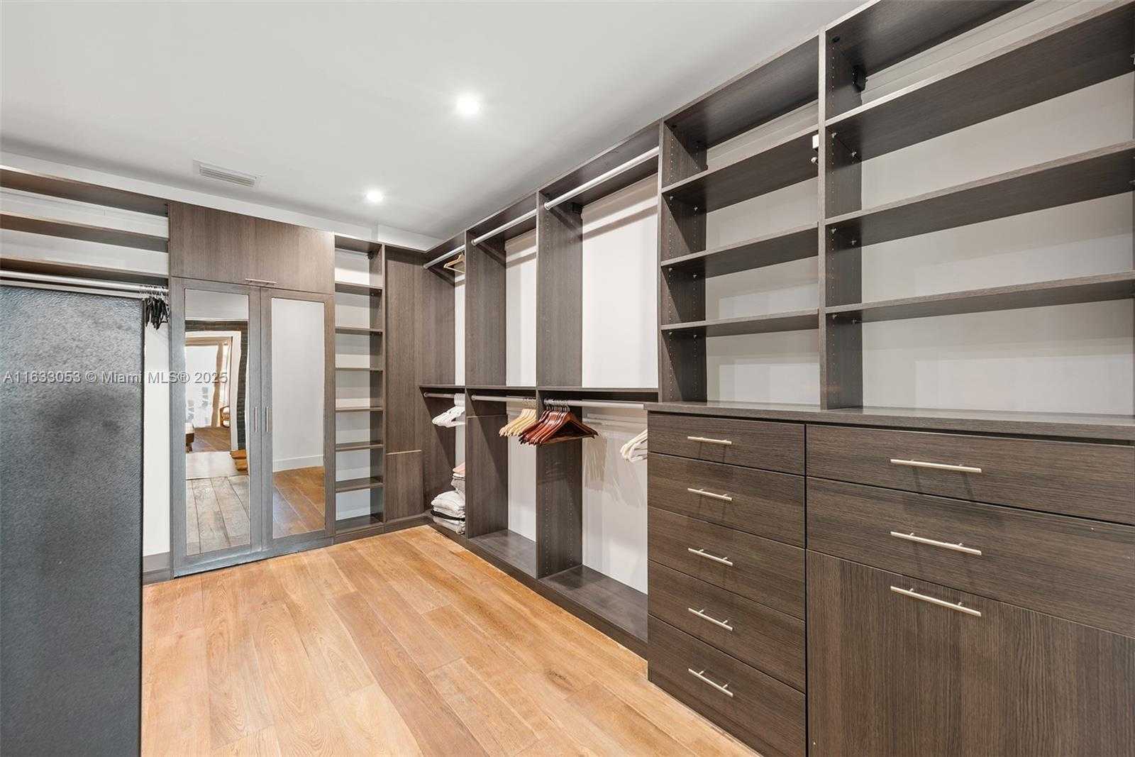 Small Image of 970 SOUTH SHORE DR, Miami Beach Number 9