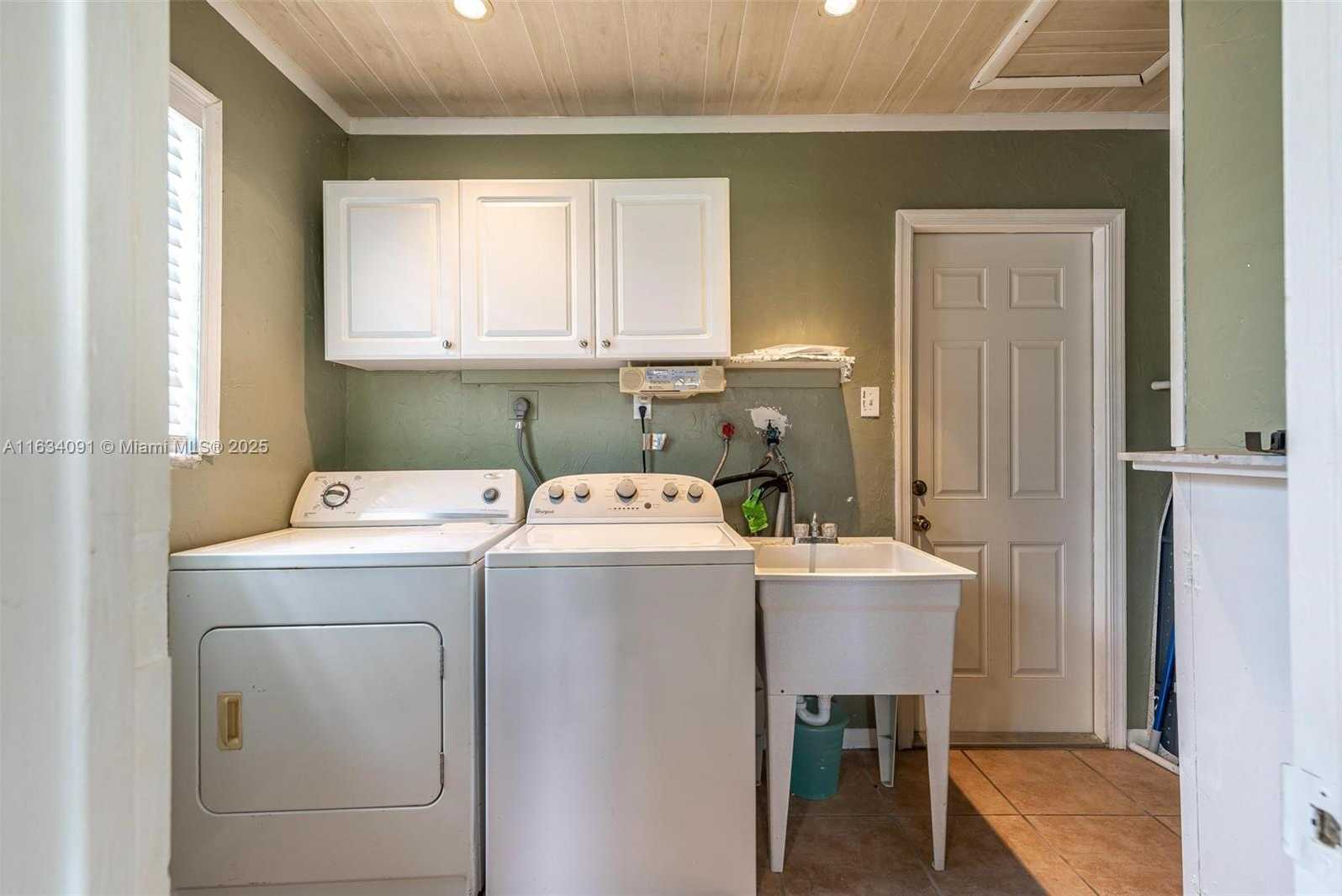 Small Image of 6930 NORTH WEST 11TH CT, Margate Number 16
