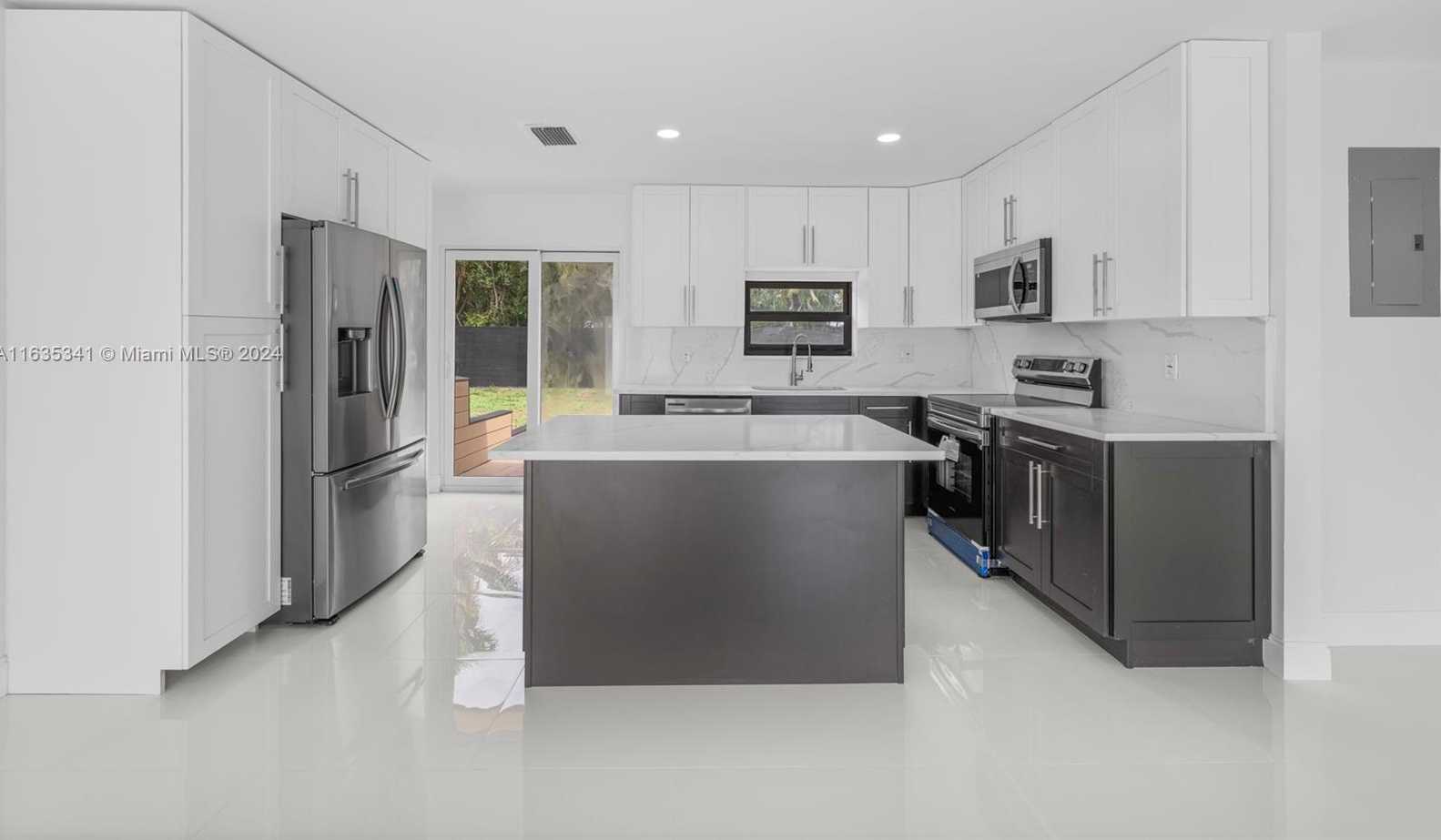 Small Image of 949 SOUTH EAST 5TH ST, Deerfield Beach Number 2