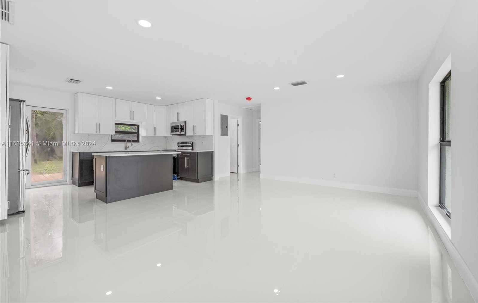 Small Image of 949 SOUTH EAST 5TH ST, Deerfield Beach Number 5
