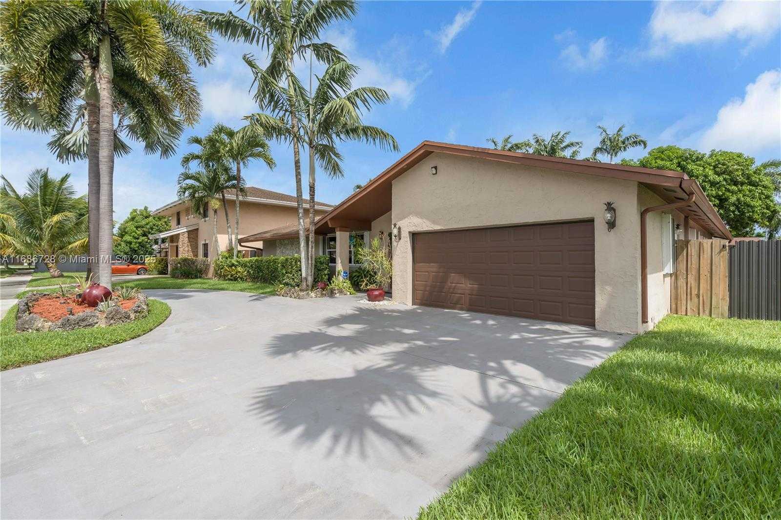 Small Image of 12861 SOUTH WEST 149TH ST, Miami Number 2