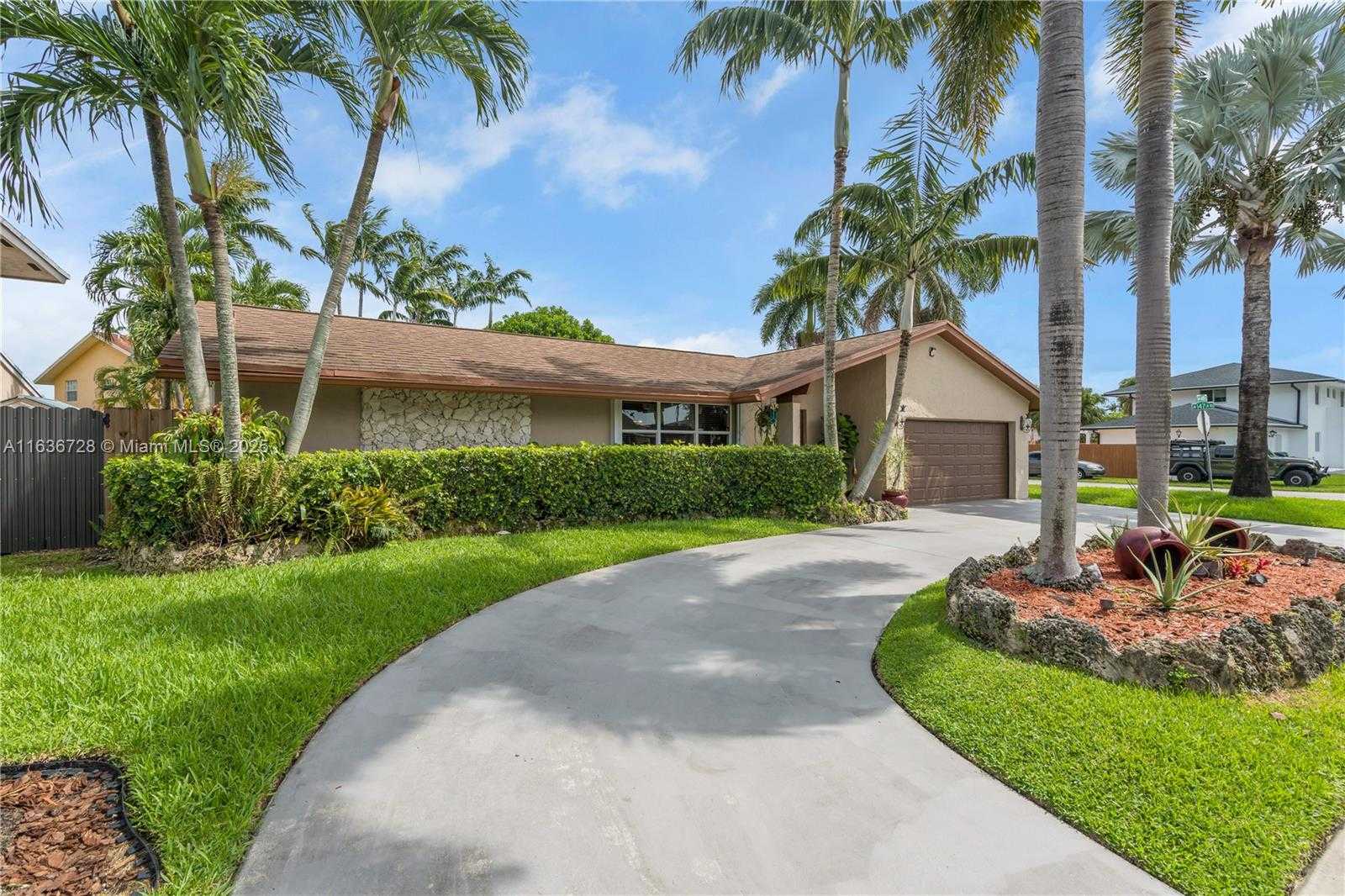 Small Image of 12861 SOUTH WEST 149TH ST, Miami Number 3