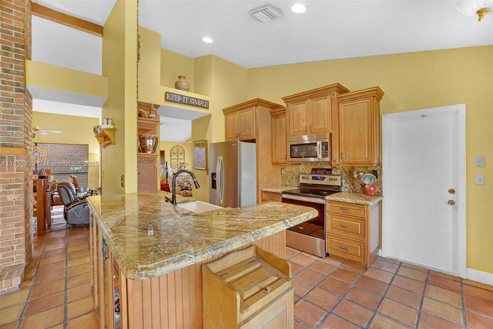 Small Image of 3440 EAST POINT DR, Cooper City Number 17