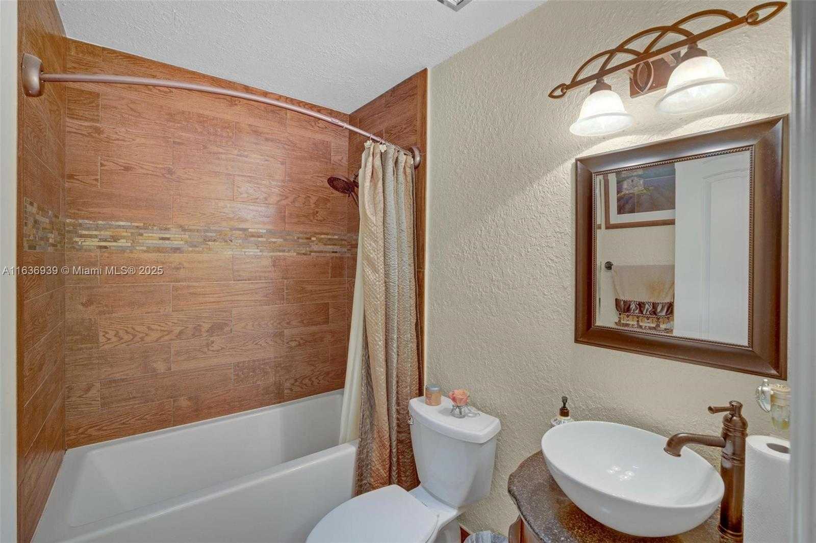 Small Image of 3440 EAST POINT DR, Cooper City Number 21