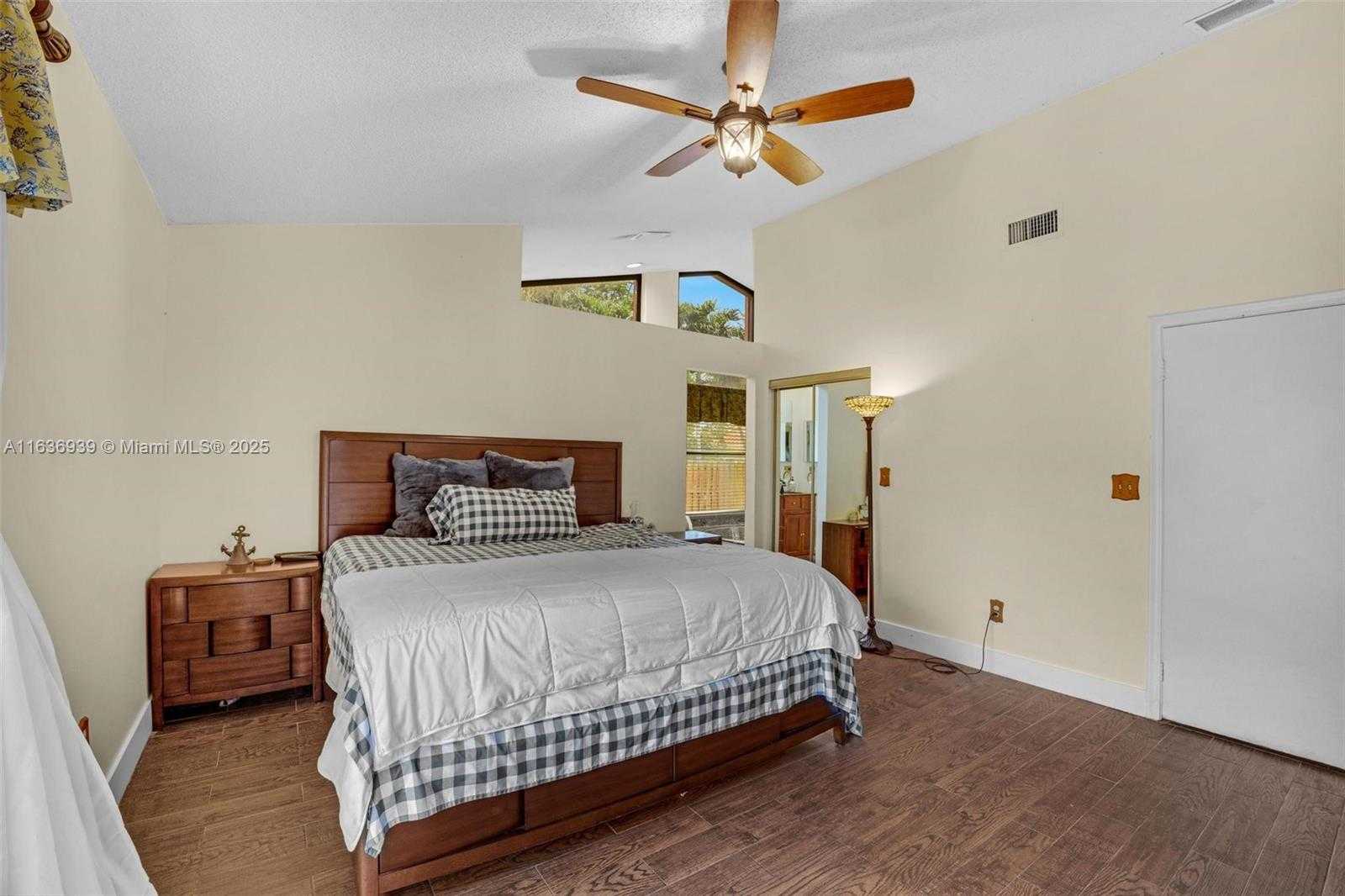 Small Image of 3440 EAST POINT DR, Cooper City Number 25