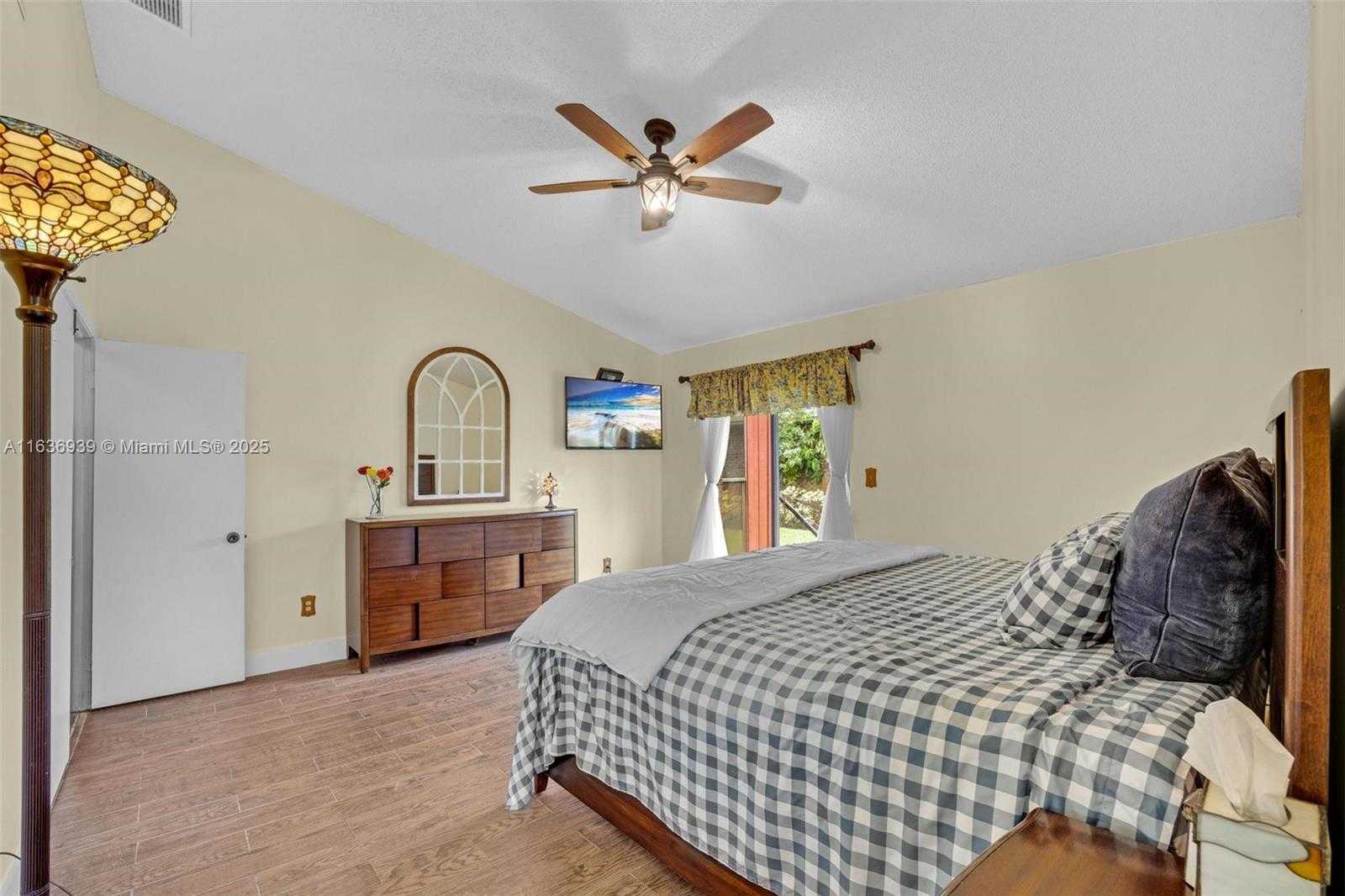 Small Image of 3440 EAST POINT DR, Cooper City Number 26