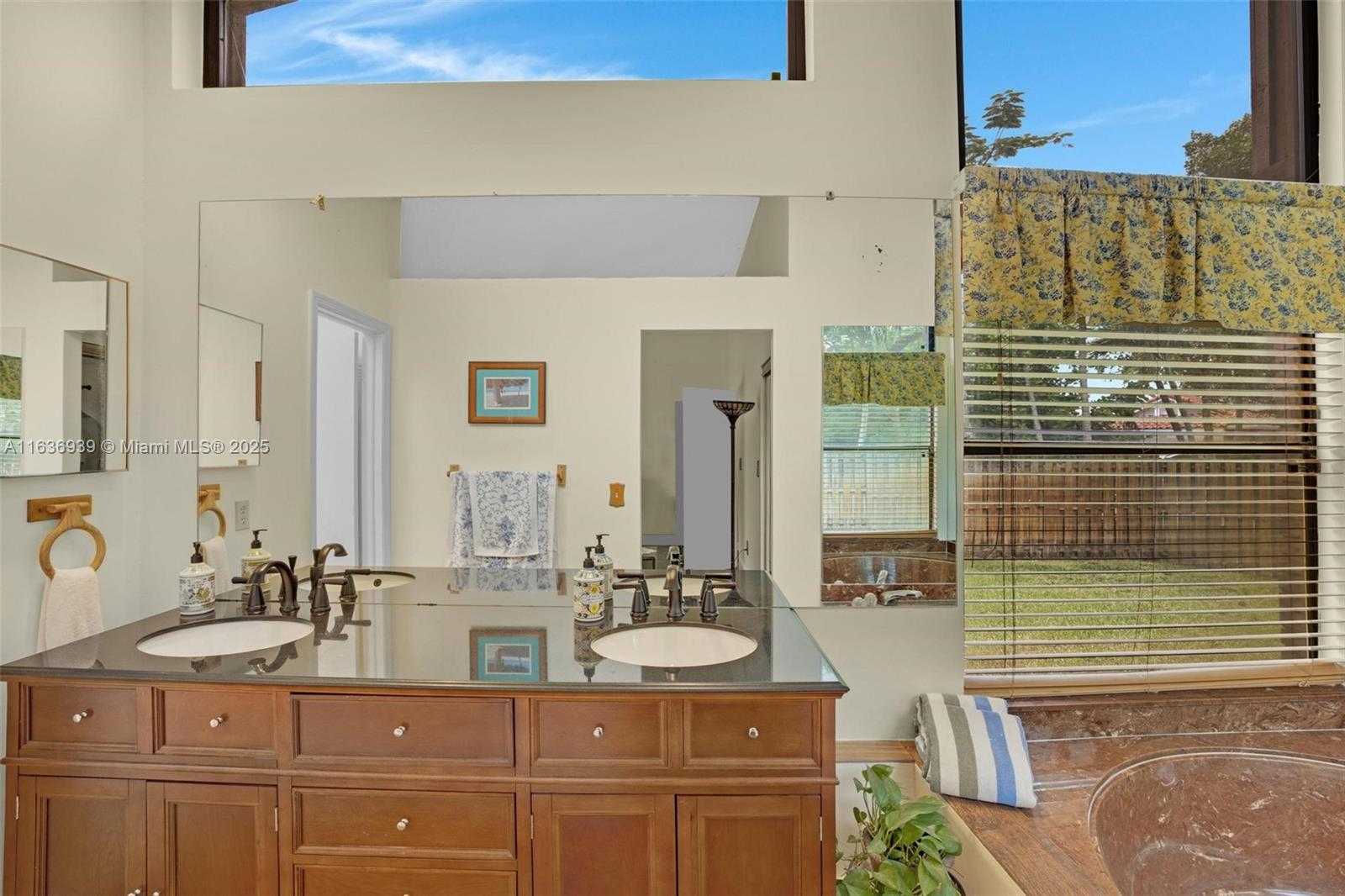 Small Image of 3440 EAST POINT DR, Cooper City Number 31