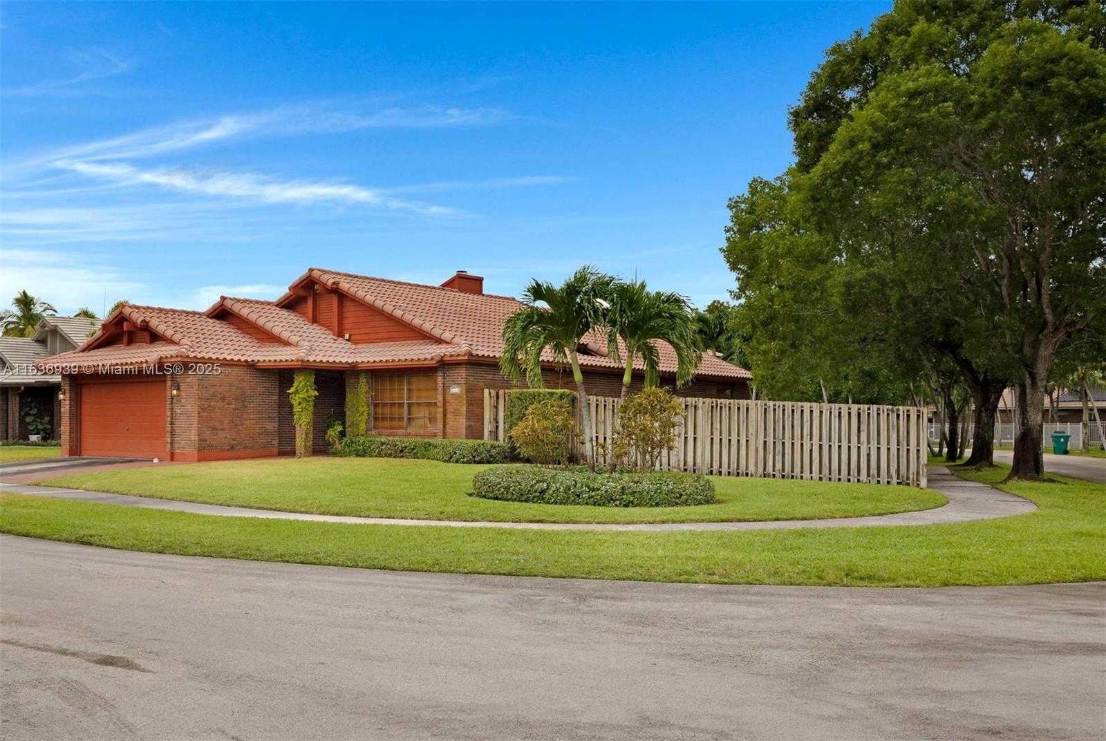 Small Image of 3440 EAST POINT DR, Cooper City Number 4