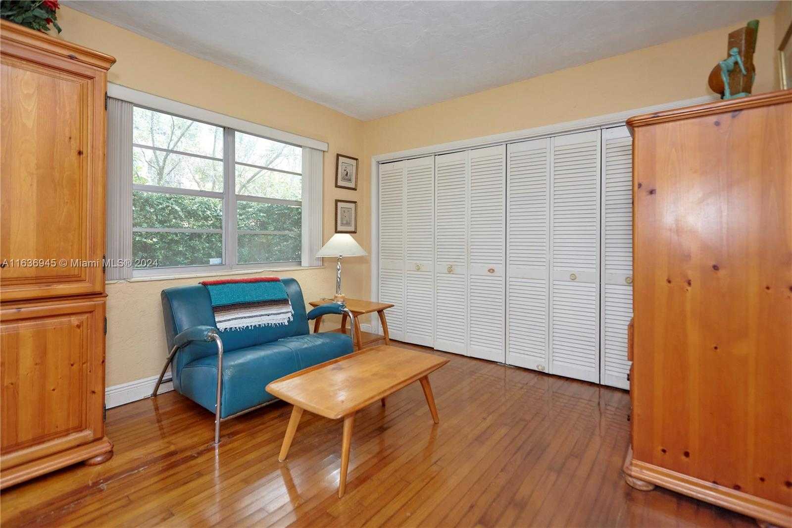 Small Image of 110, Coral Gables Number 10