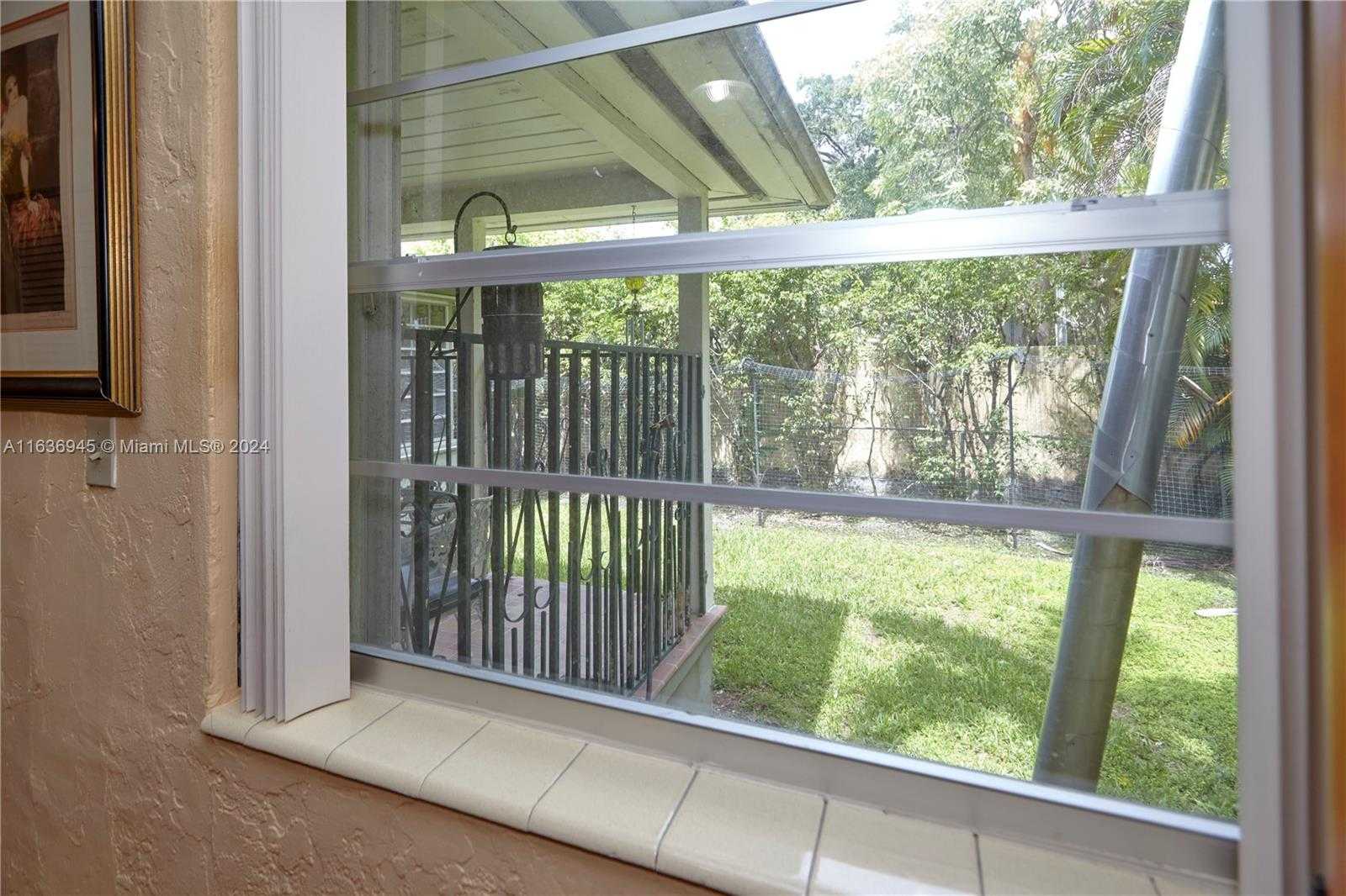 Small Image of 110, Coral Gables Number 12