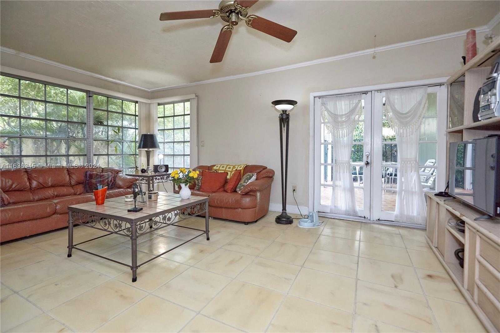 Small Image of 110, Coral Gables Number 13