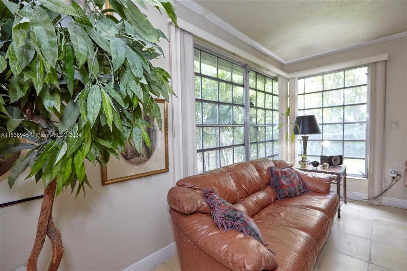 Small Image of 110, Coral Gables Number 16