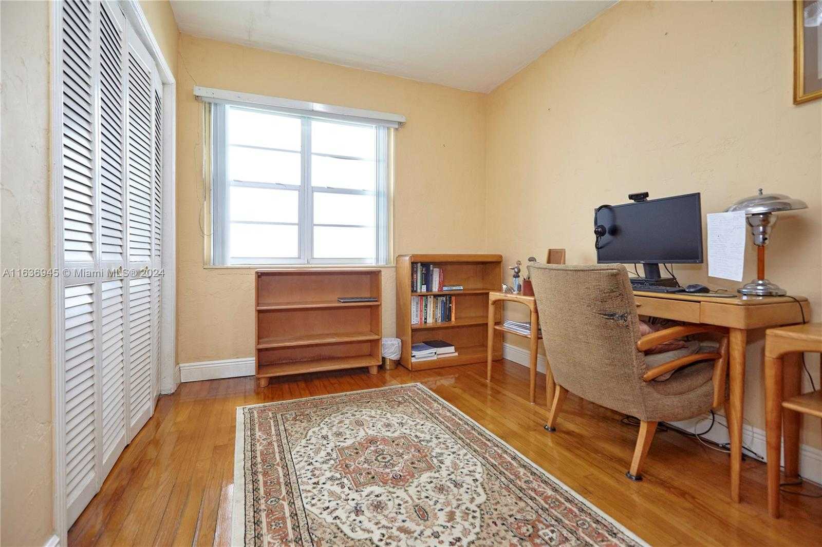 Small Image of 110, Coral Gables Number 18