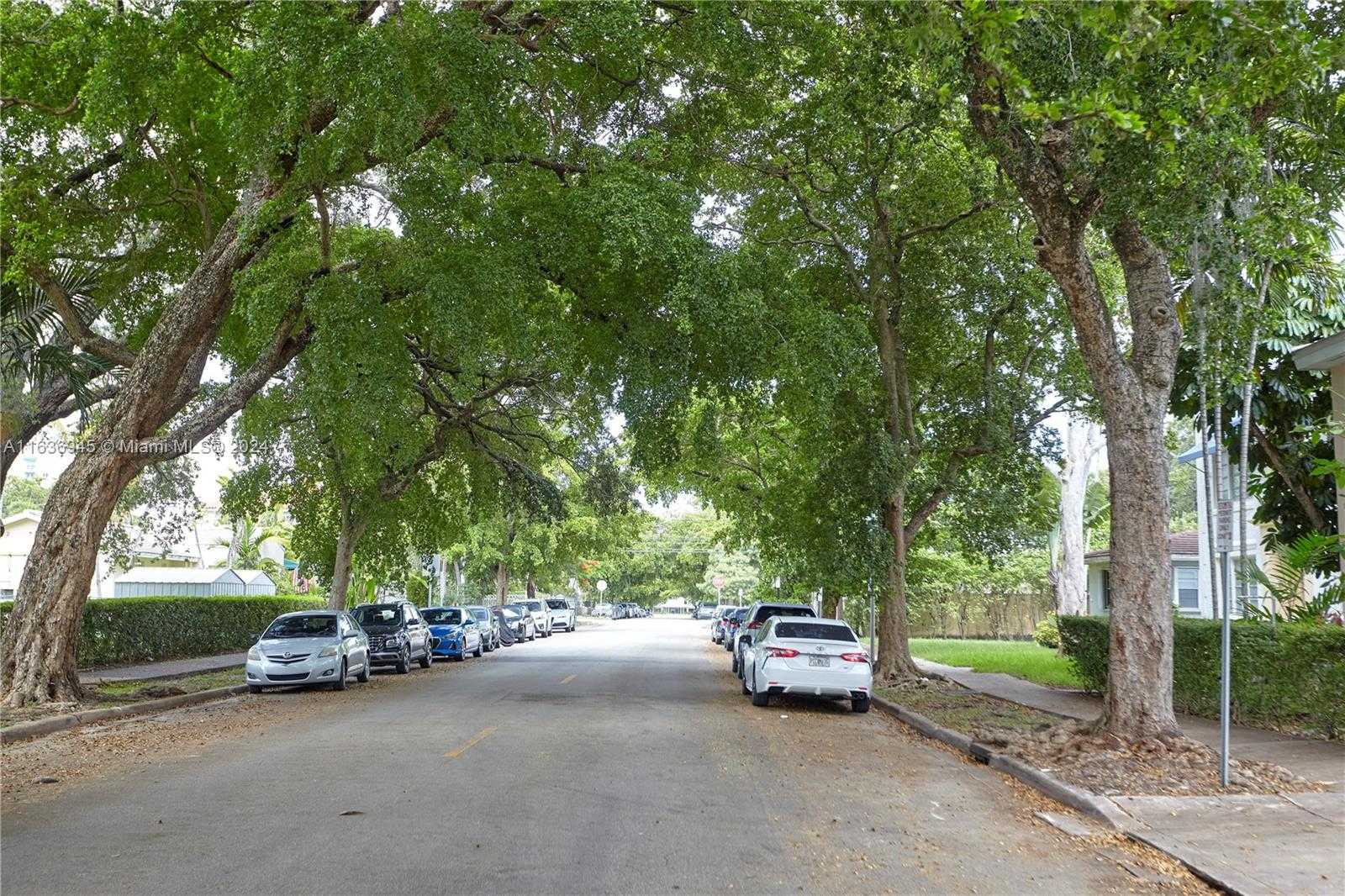 Small Image of 110, Coral Gables Number 2