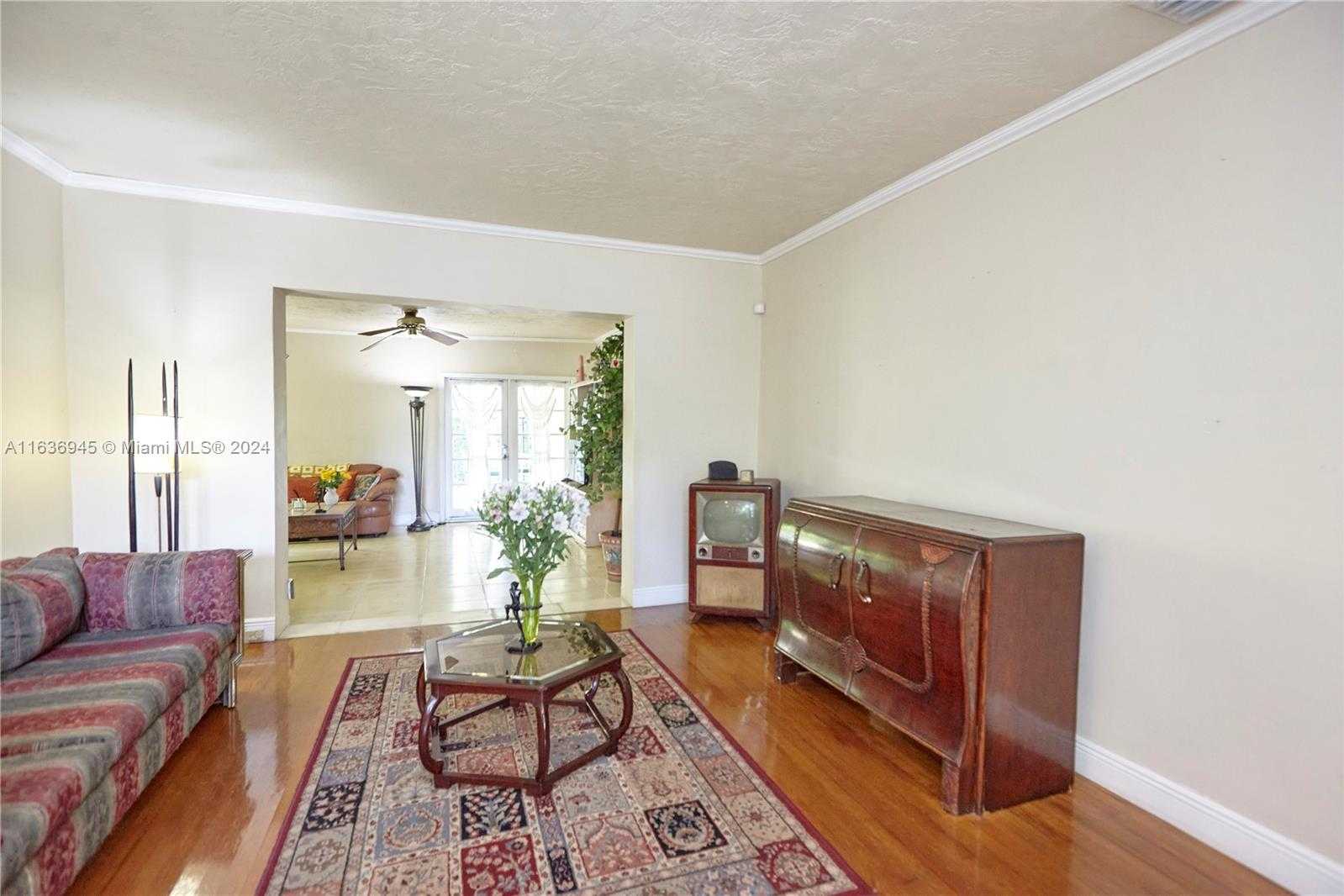Small Image of 110, Coral Gables Number 23