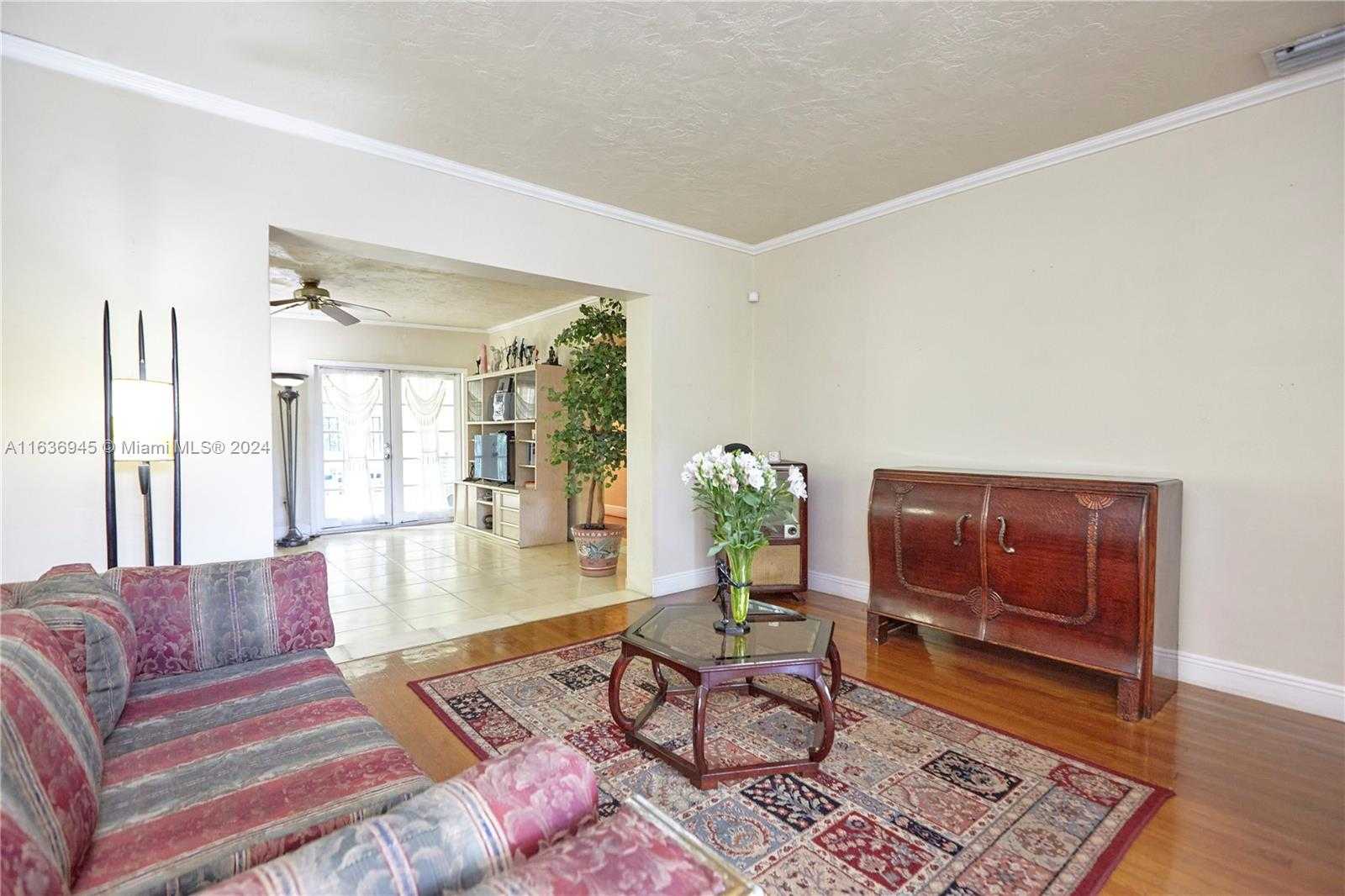 Small Image of 110, Coral Gables Number 24
