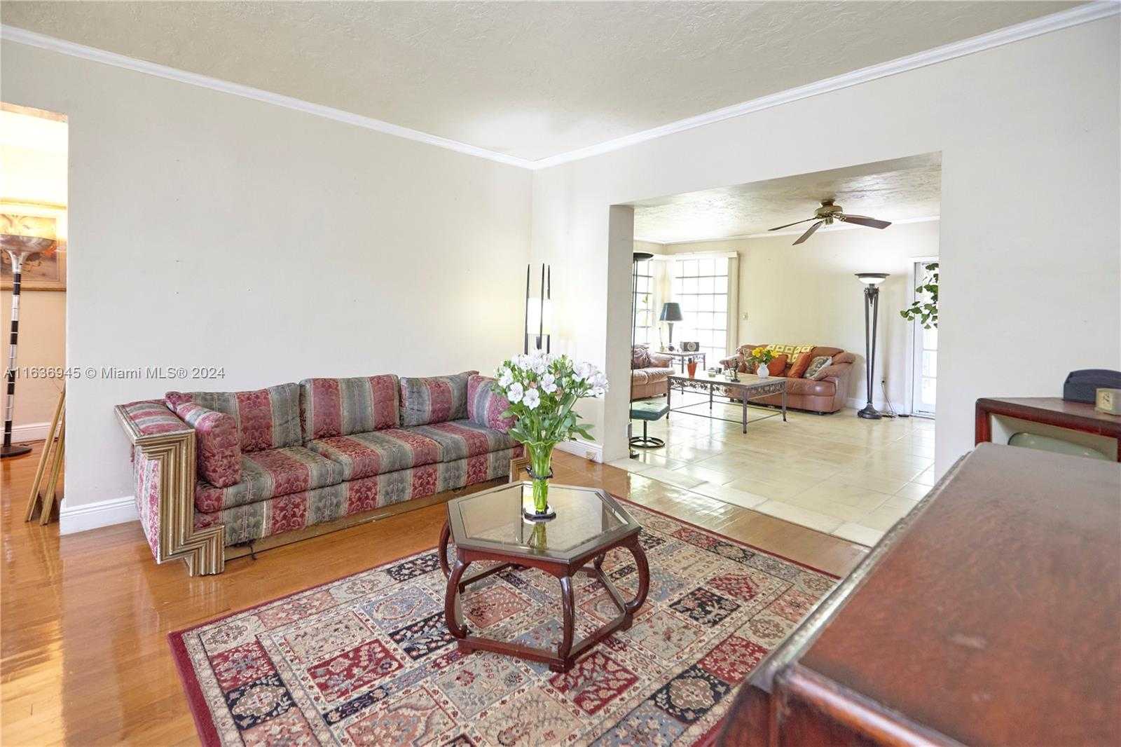 Small Image of 110, Coral Gables Number 25