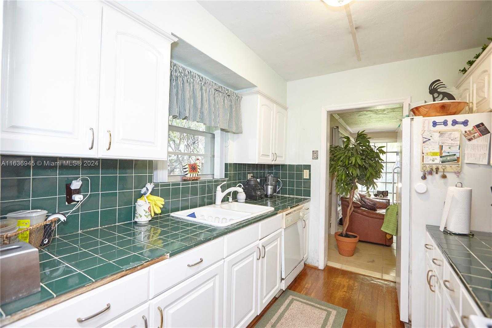 Small Image of 110, Coral Gables Number 28
