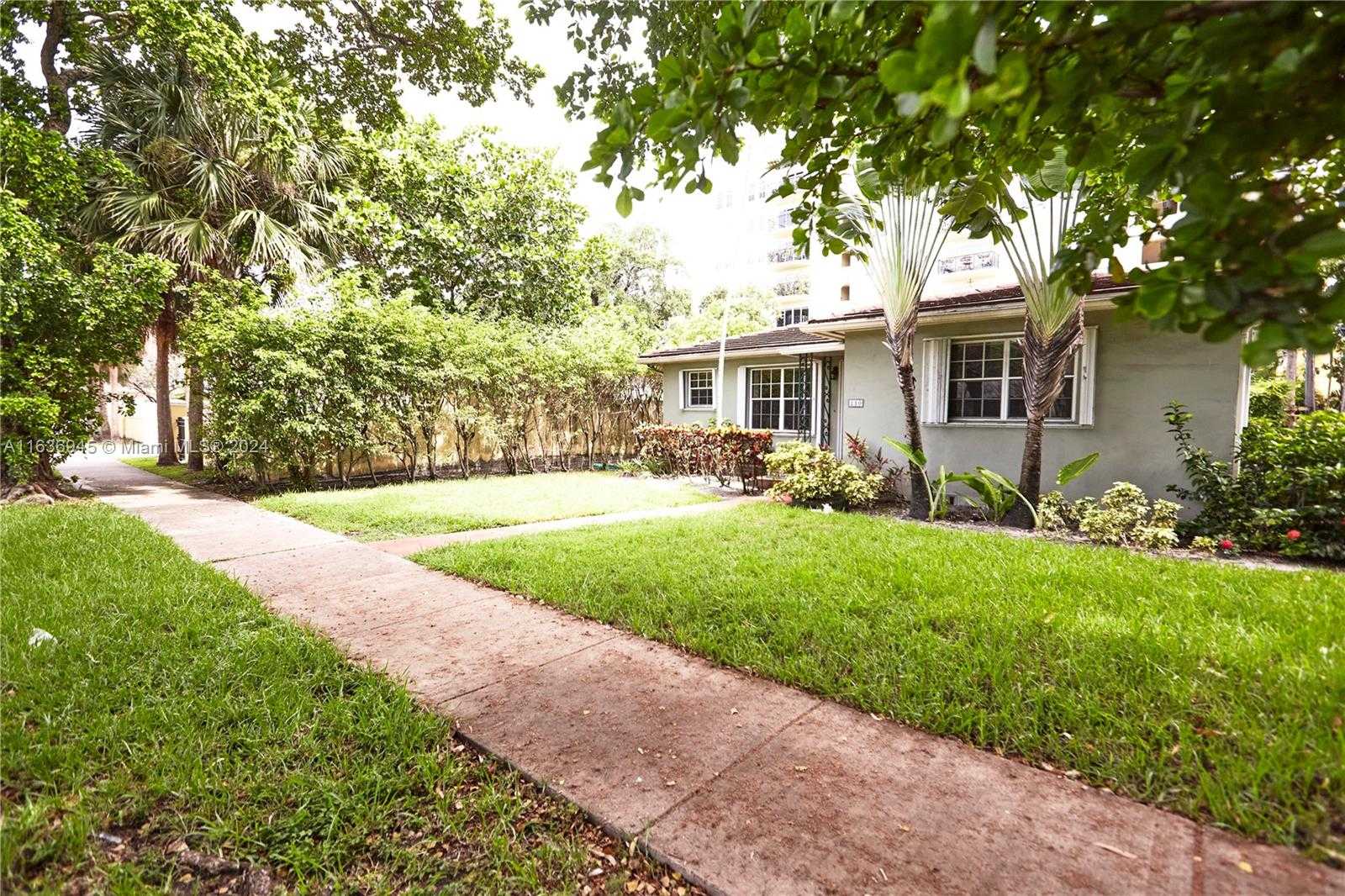 Small Image of 110, Coral Gables Number 3
