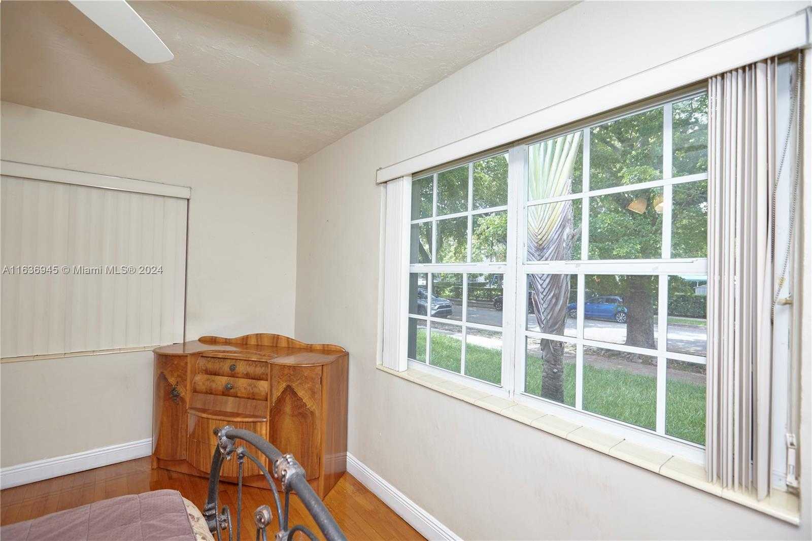 Small Image of 110, Coral Gables Number 32