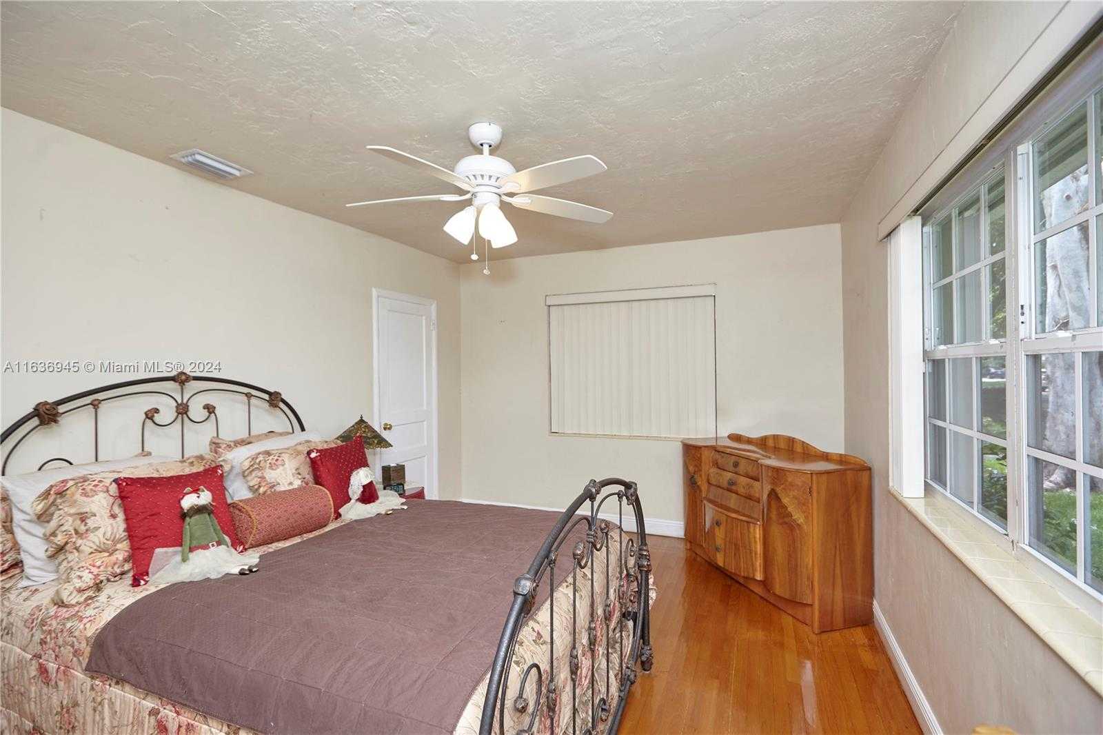 Small Image of 110, Coral Gables Number 34
