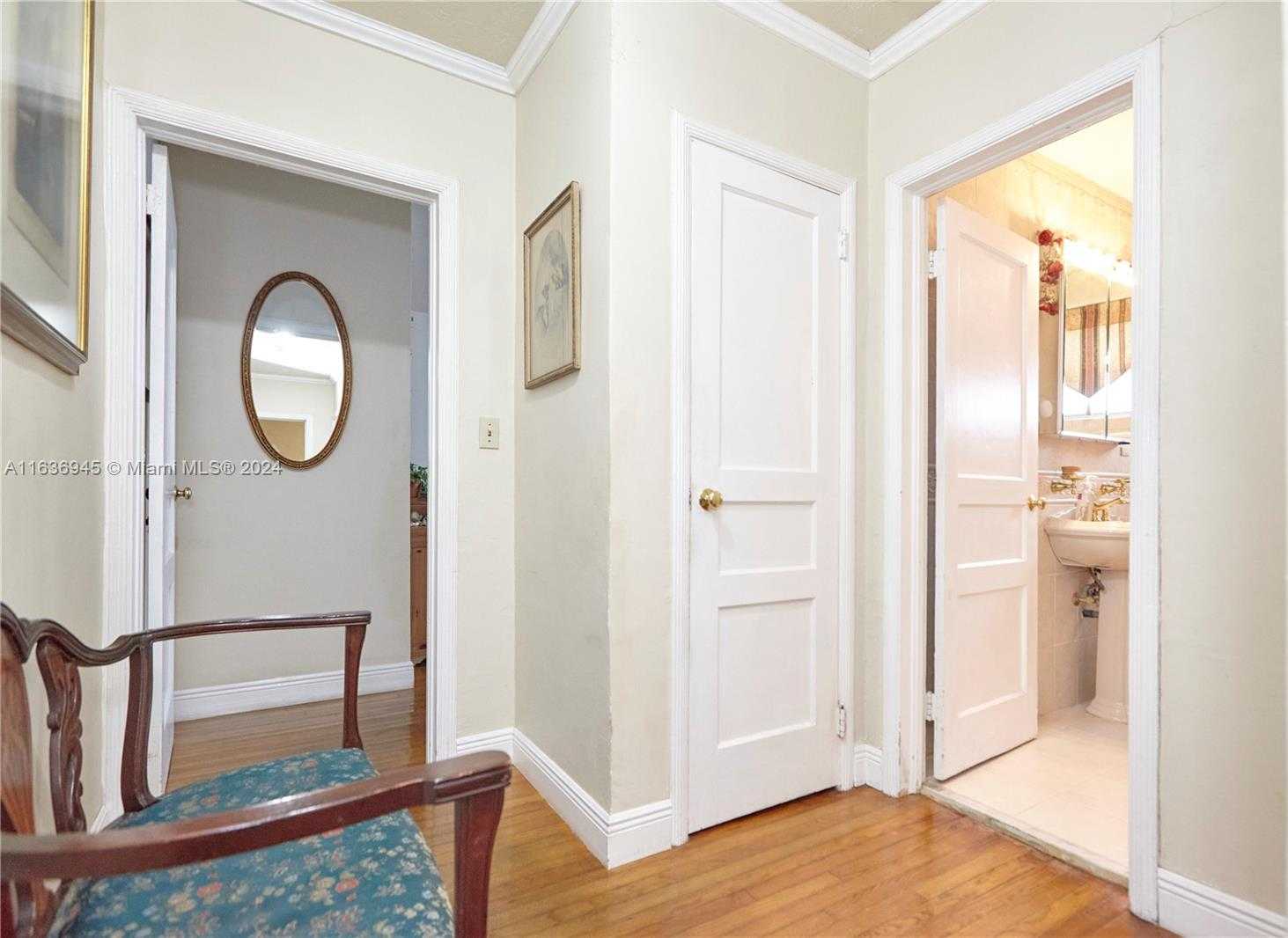 Small Image of 110, Coral Gables Number 36